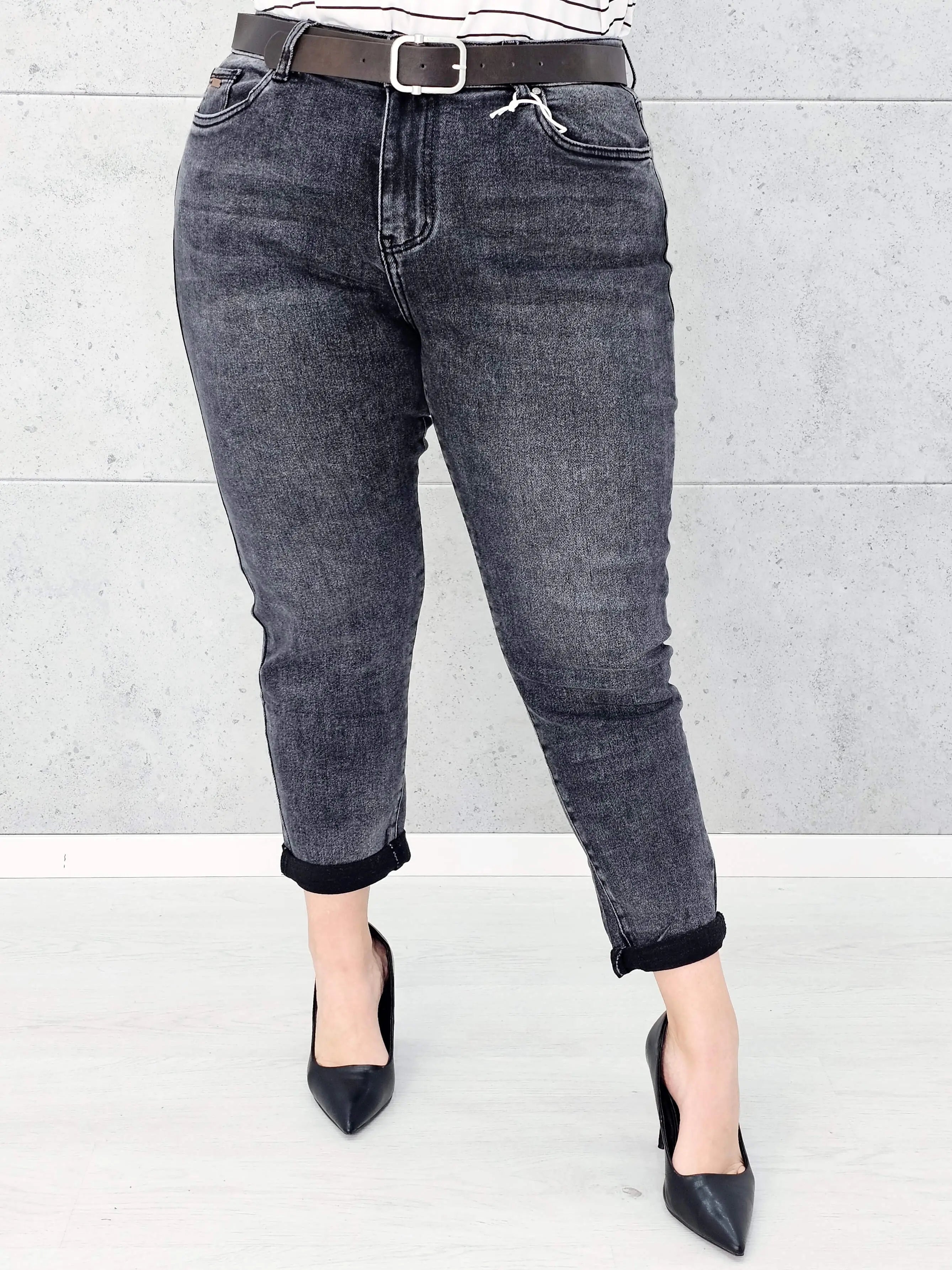 Spodnie jeansowe StylowaXL – nowoczesny fason i perfekcyjne dopasowanie w modzie plus size. M.Sara Stylowa XL