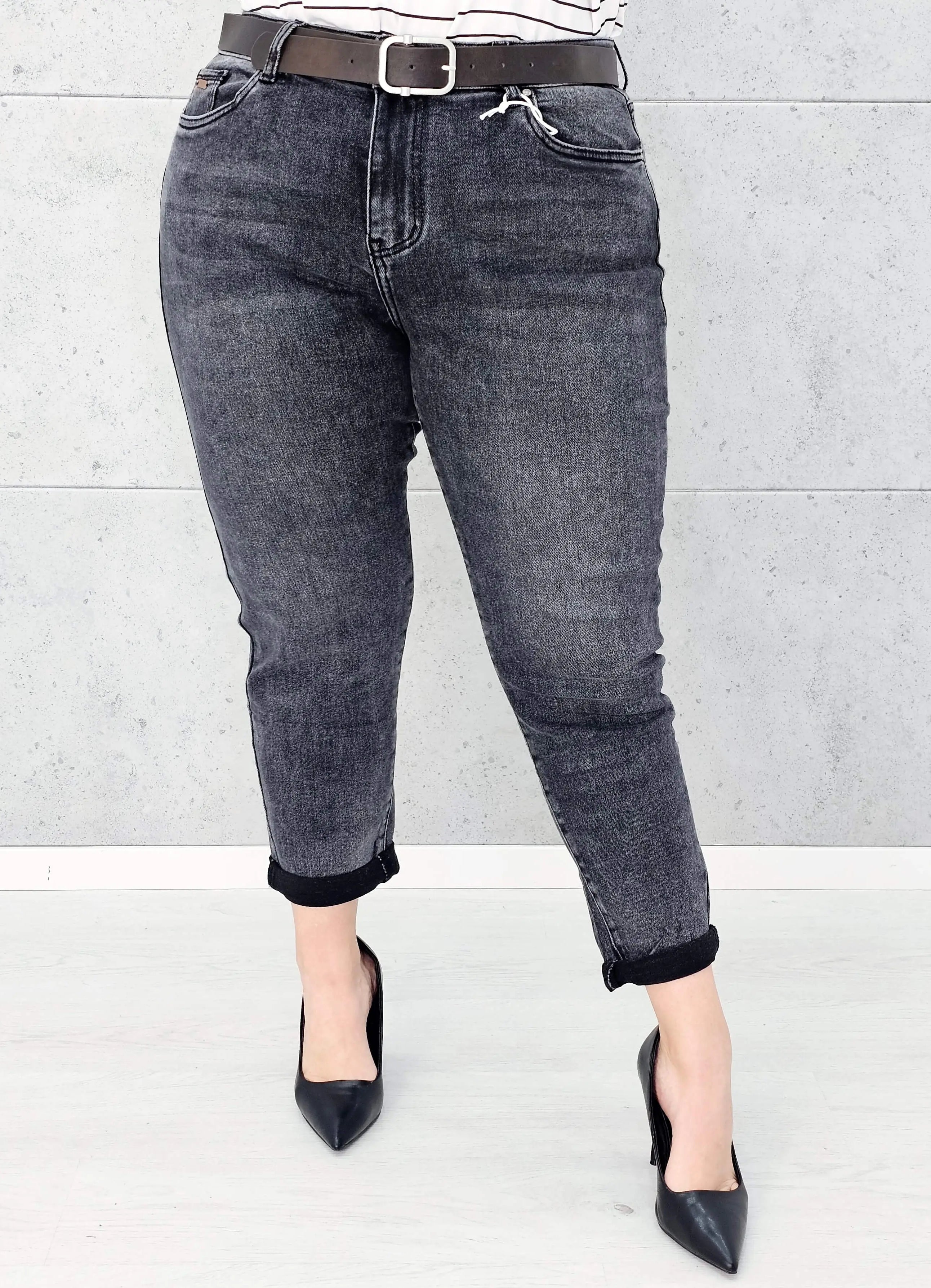 Spodnie jeansowe StylowaXL – nowoczesny fason i perfekcyjne dopasowanie w modzie plus size. M.Sara Stylowa XL