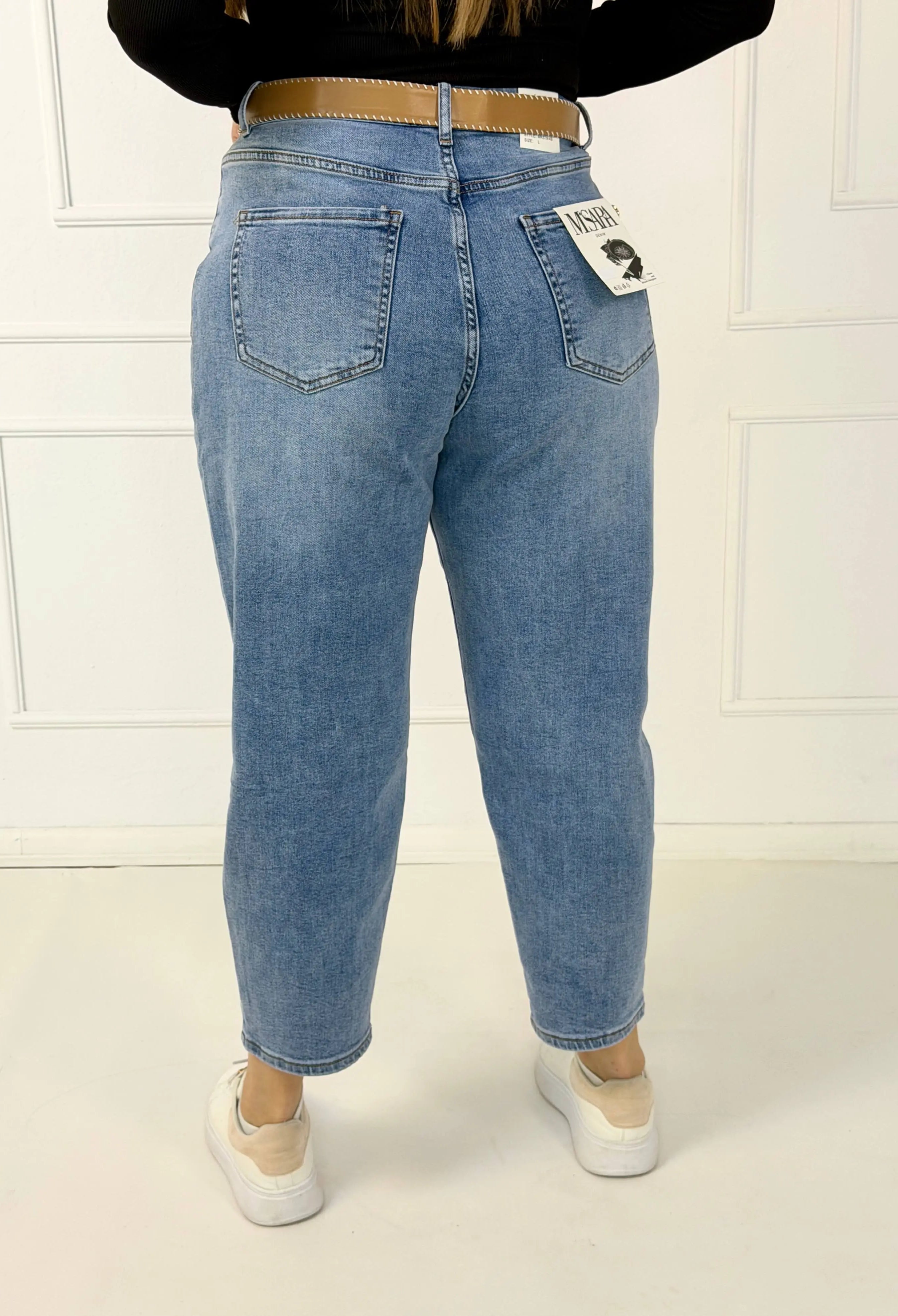 Spodnie jeansowe plus size MOM FIT z paskiem – jasny denim M.Sara Stylowa XL