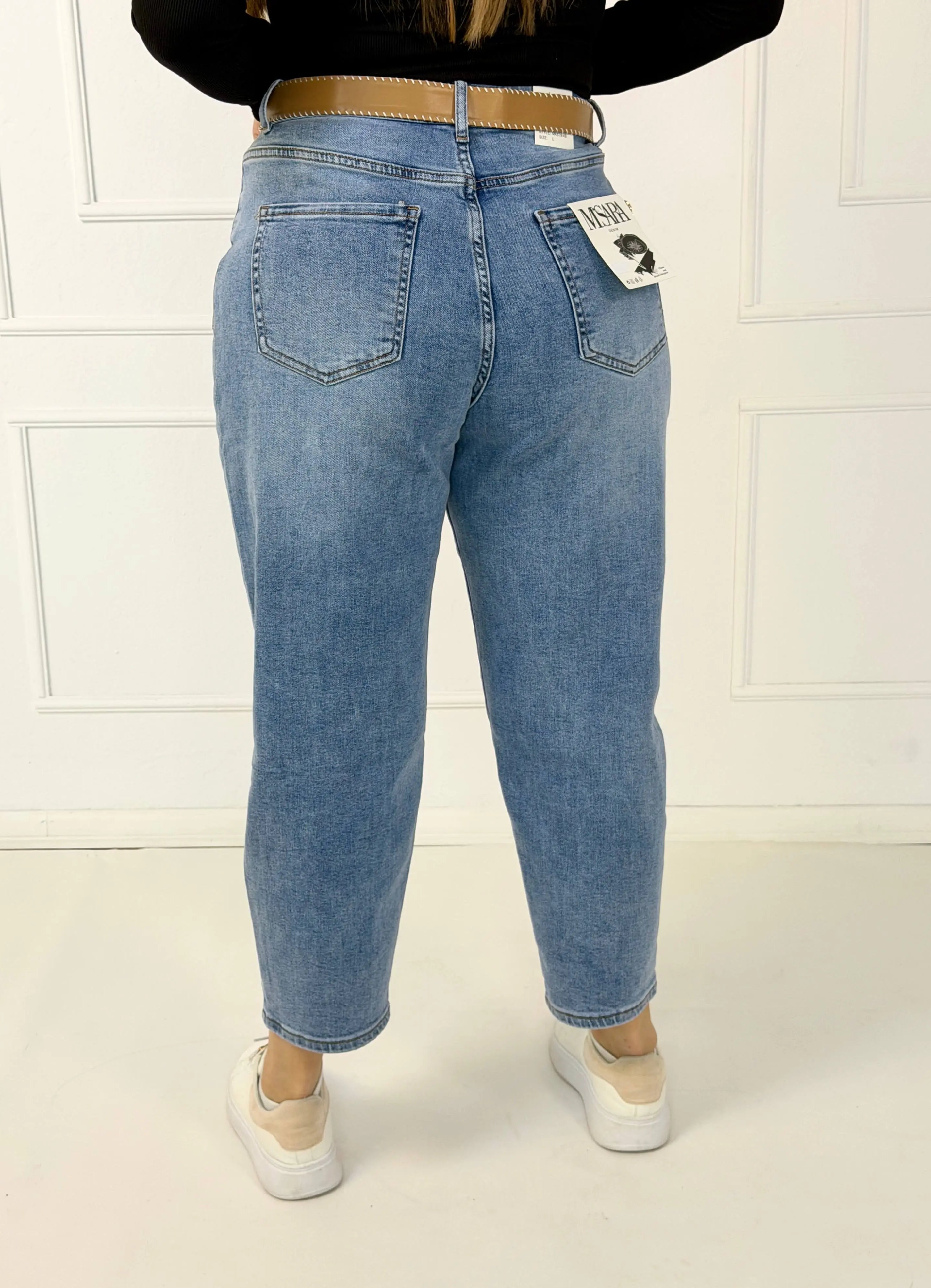 Spodnie jeansowe plus size MOM FIT z paskiem – jasny denim M.Sara Stylowa XL