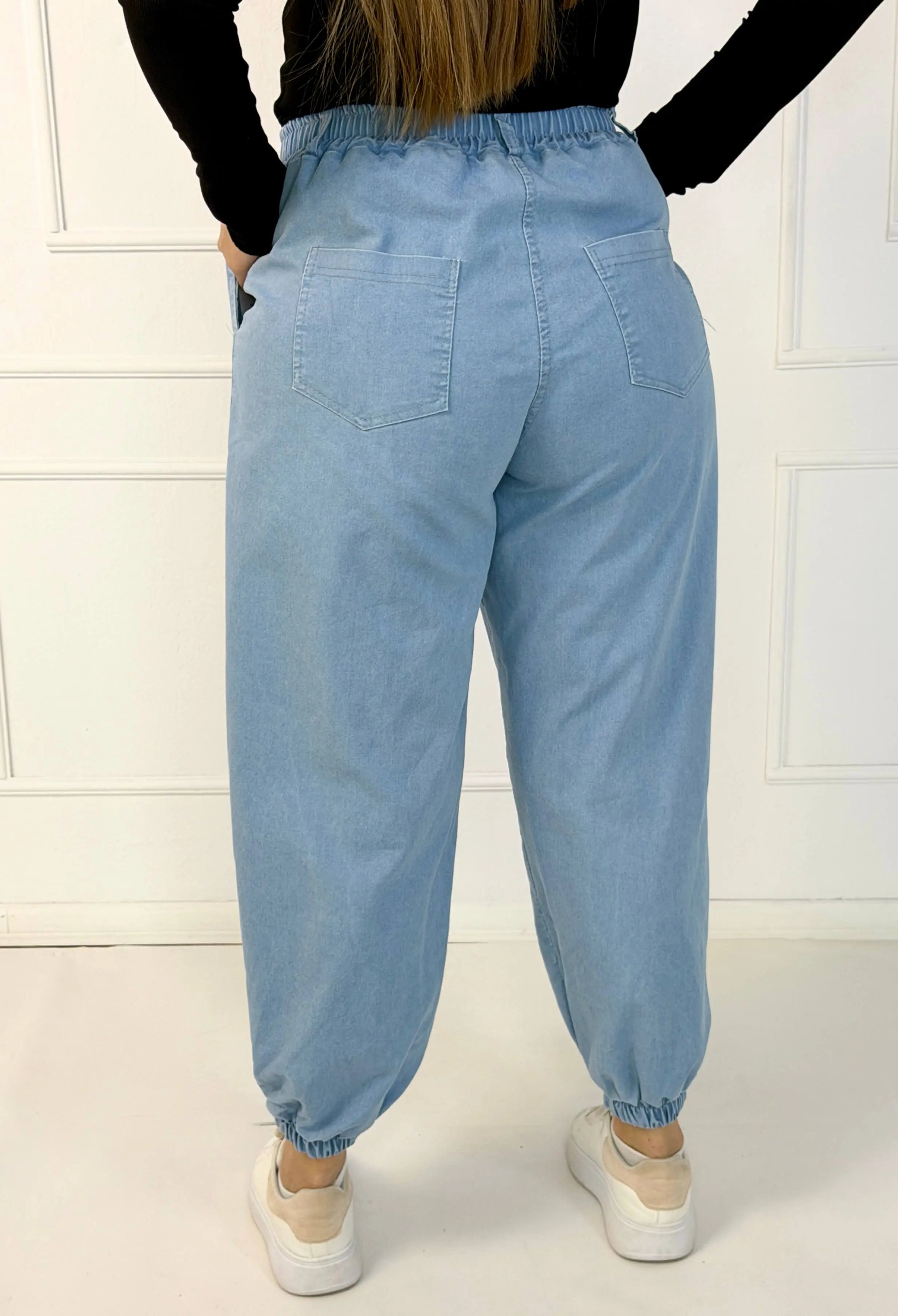 Spodnie jeansowe plus size joggery – wygoda, styl i nowoczesny luz Stylowa XL
