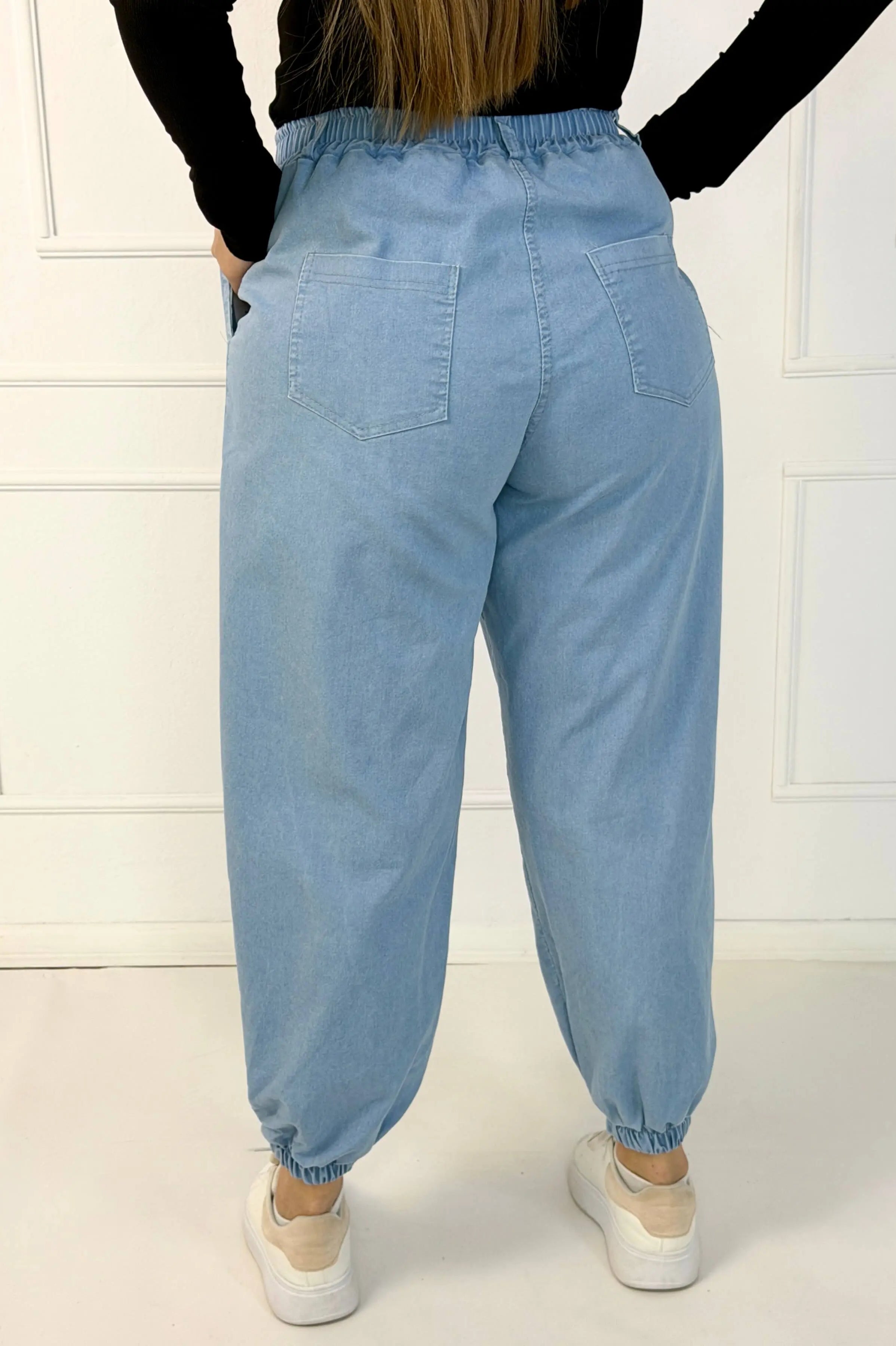 Spodnie jeansowe plus size joggery – wygoda, styl i nowoczesny luz Stylowa XL