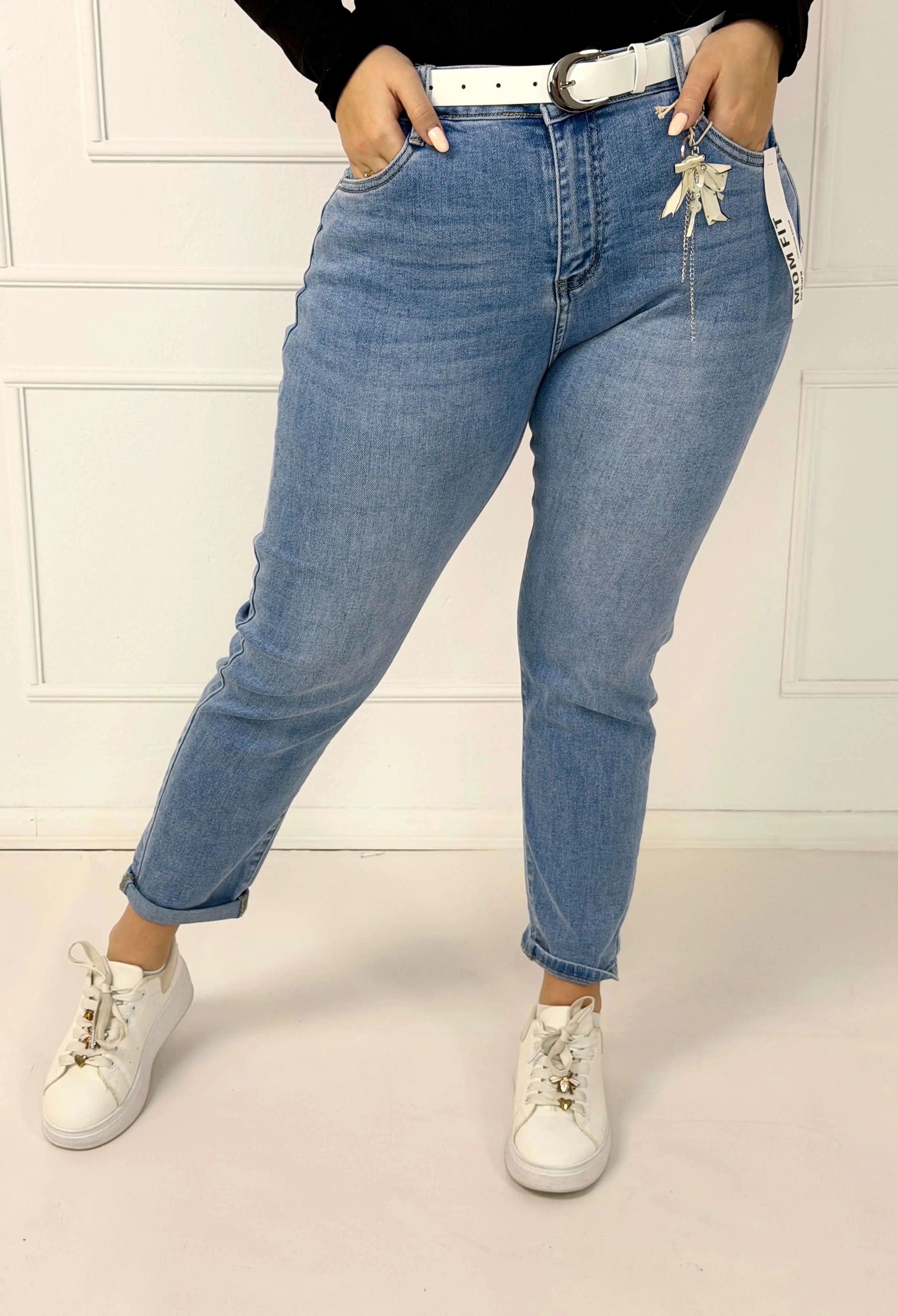 Spodnie jeansowe plus size mom fit z paskiem Stylowa XL