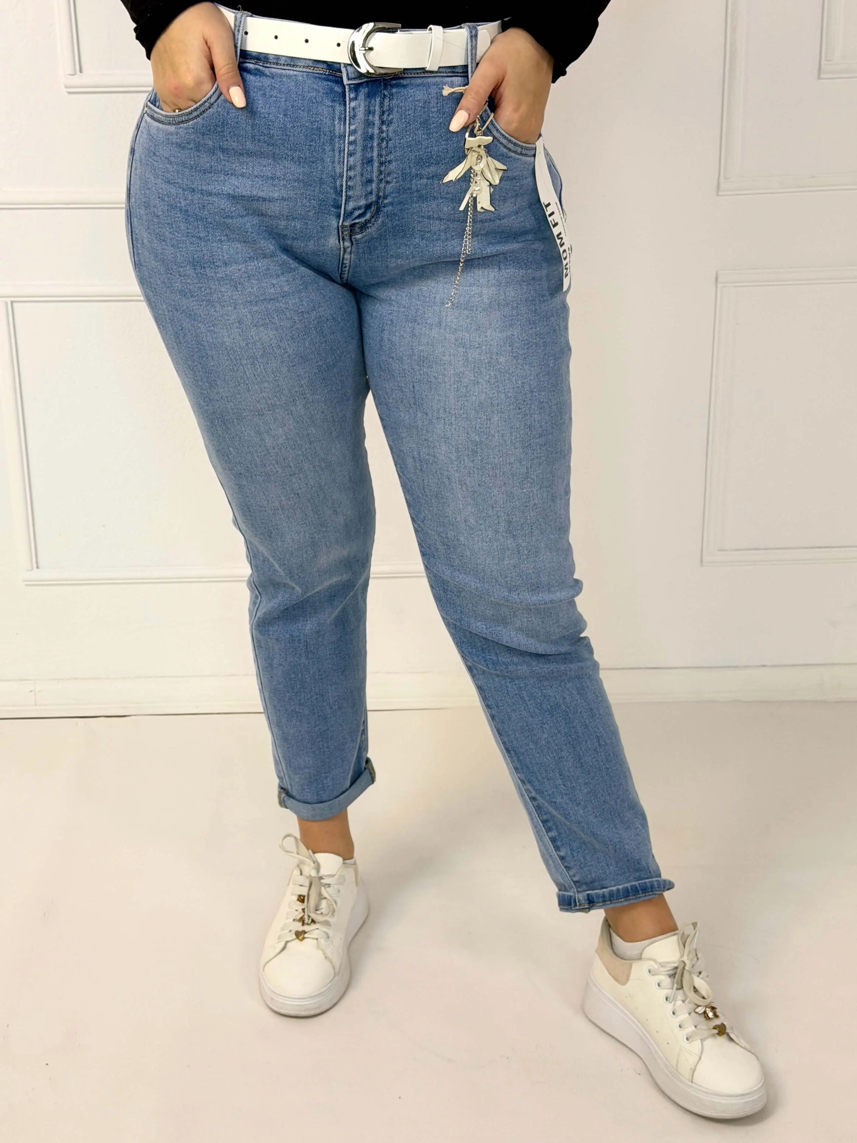 Spodnie jeansowe plus size mom fit z paskiem Stylowa XL