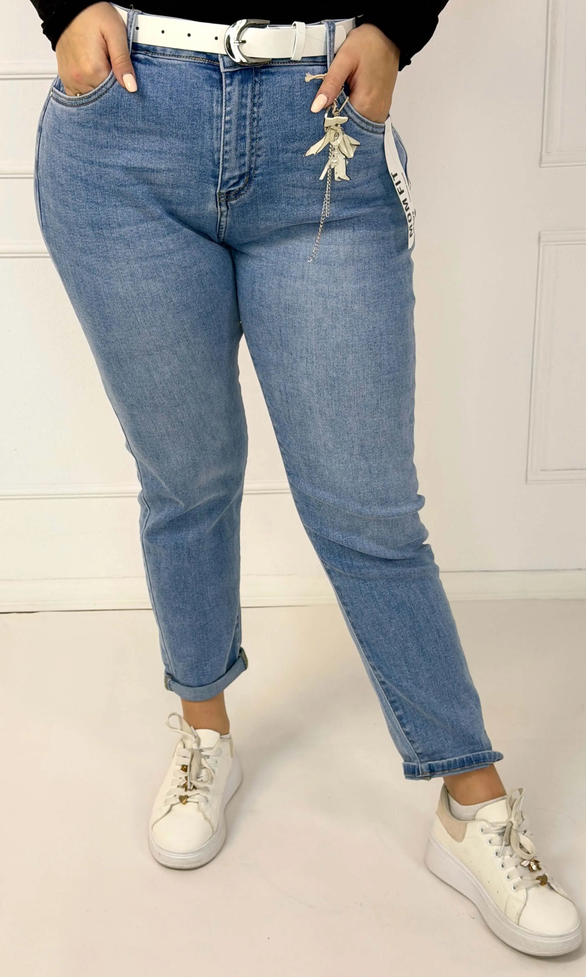 Spodnie jeansowe plus size mom fit z paskiem Stylowa XL