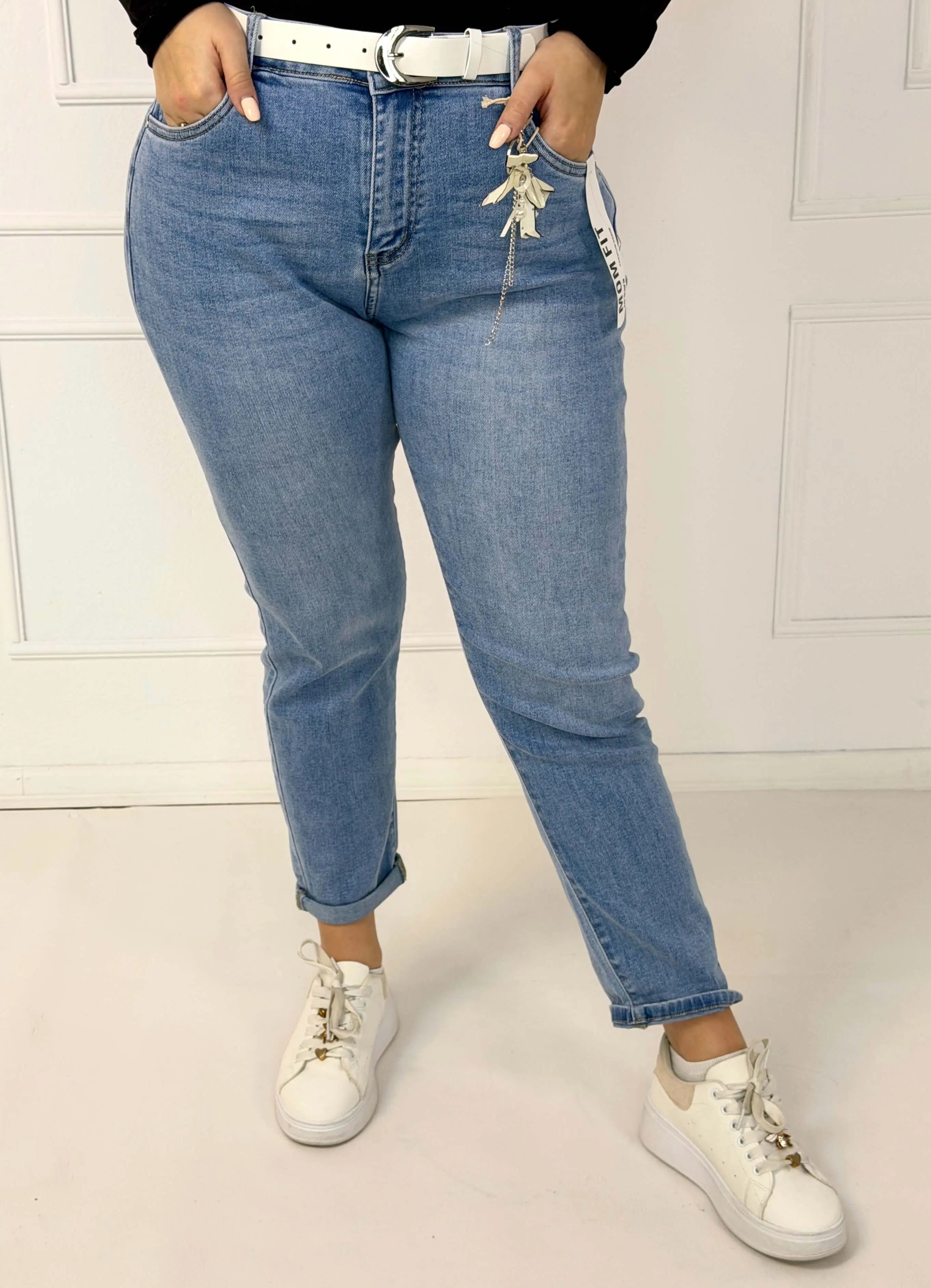 Spodnie jeansowe plus size mom fit z paskiem Stylowa XL