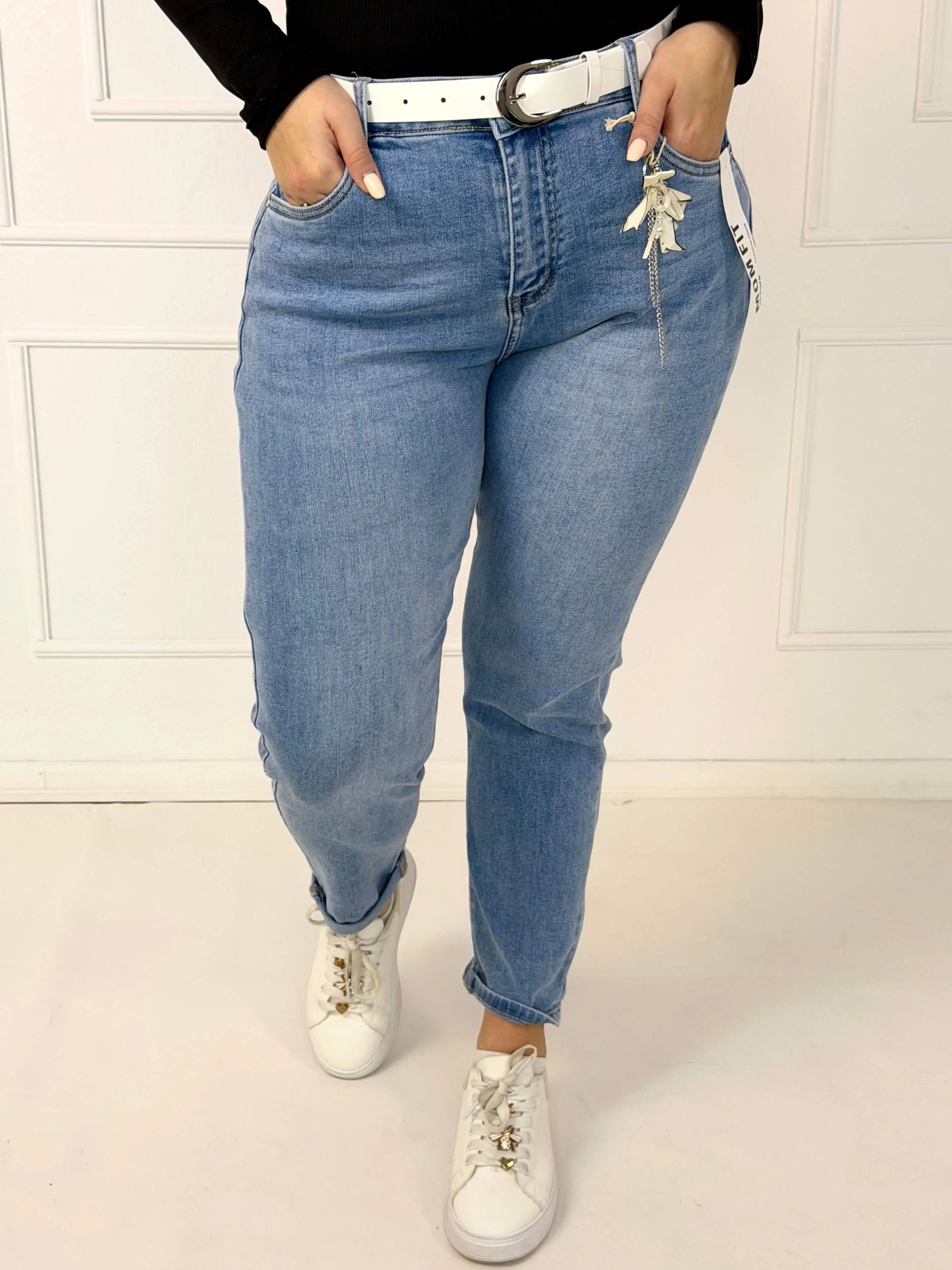 Spodnie jeansowe plus size mom fit z paskiem Stylowa XL