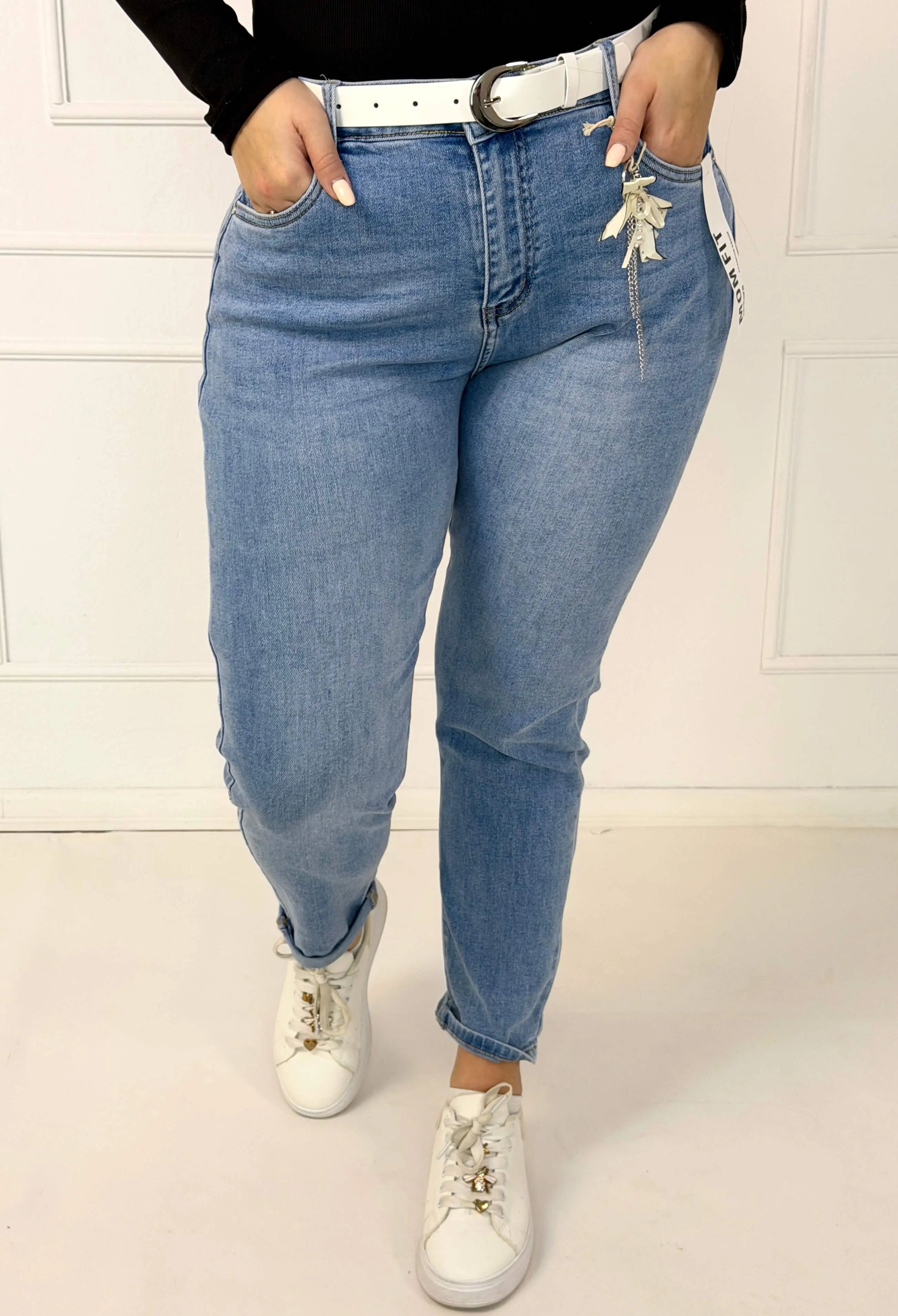 Spodnie jeansowe plus size mom fit z paskiem Stylowa XL