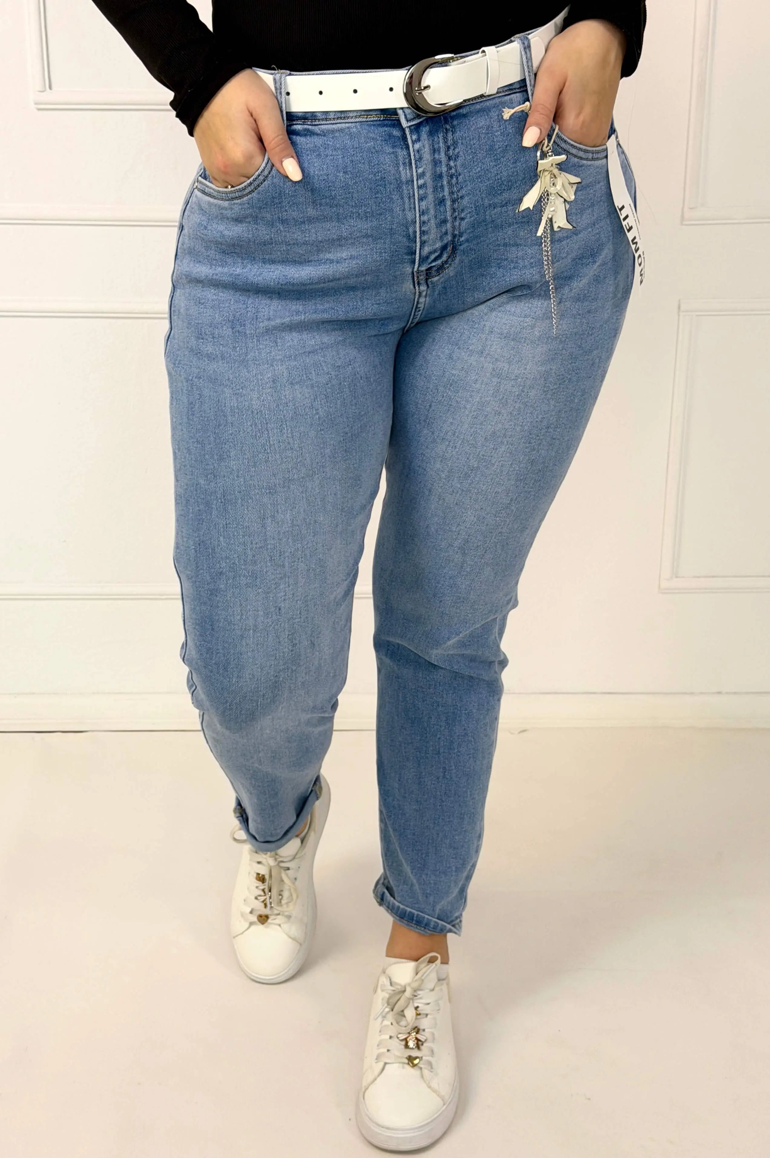 Spodnie jeansowe plus size mom fit z paskiem Stylowa XL