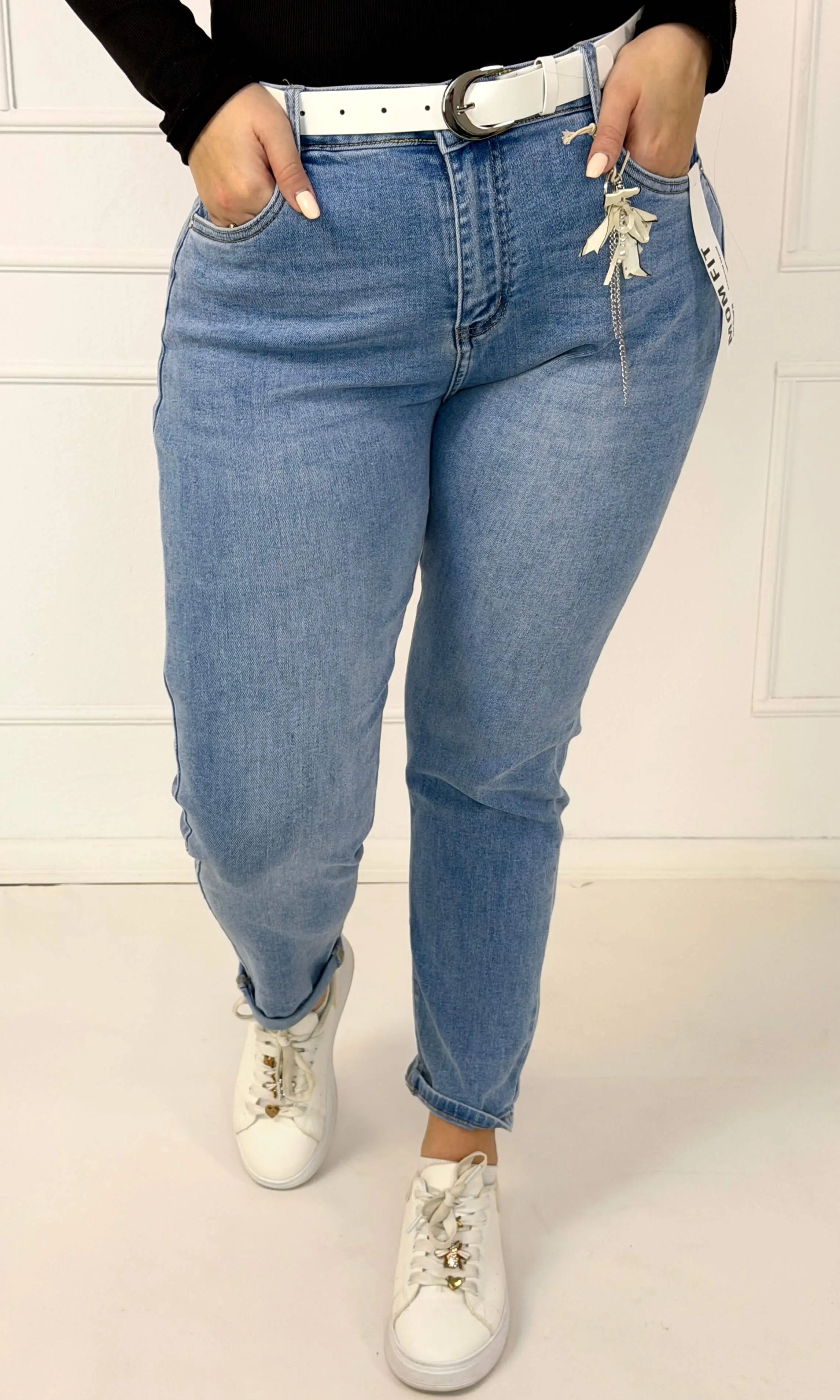 Spodnie jeansowe plus size mom fit z paskiem Stylowa XL