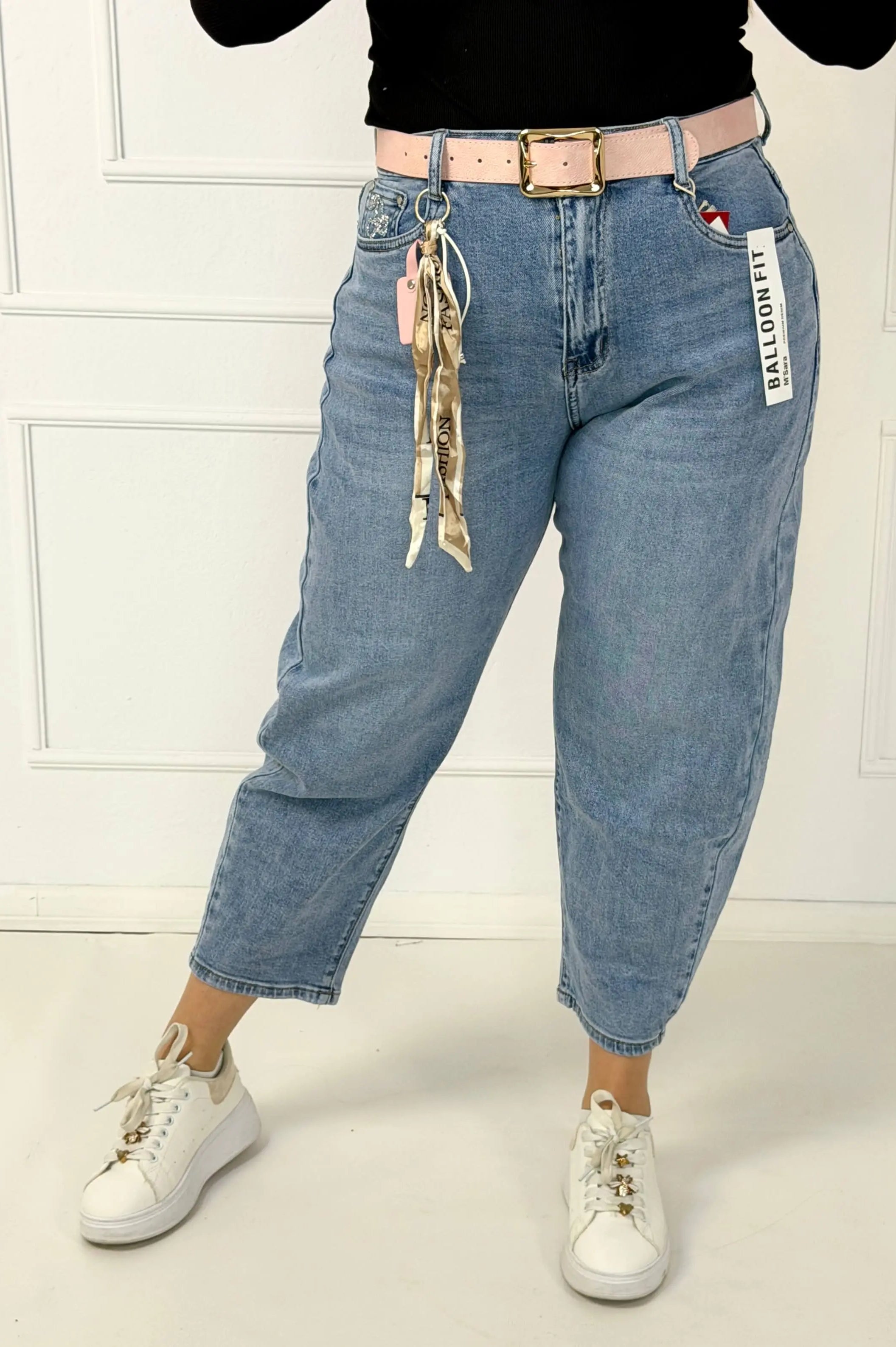 Spodnie jeansowe plus size typu balloon fit z paskiem M.Sara Stylowa XL