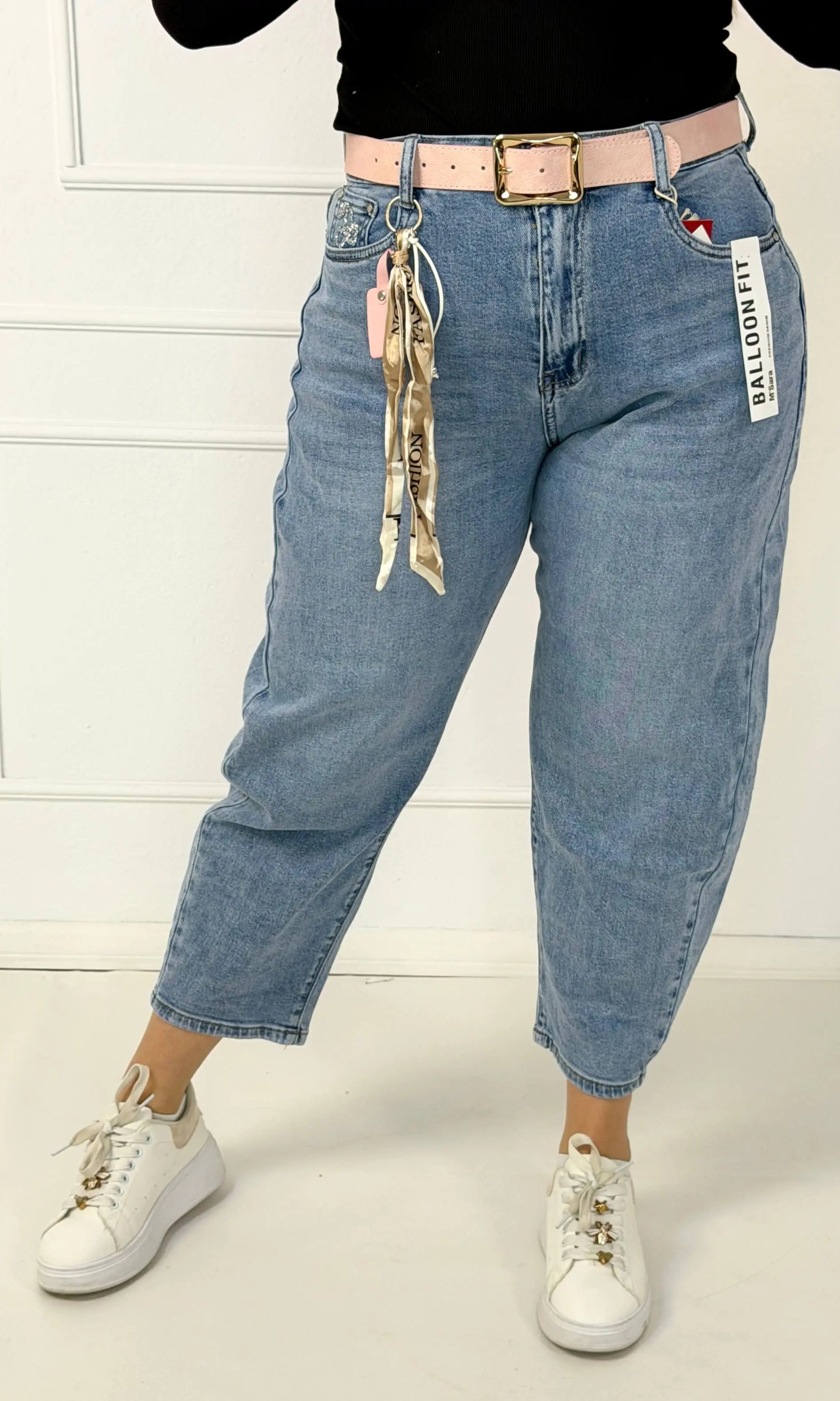 Spodnie jeansowe plus size typu balloon fit z paskiem M.Sara Stylowa XL