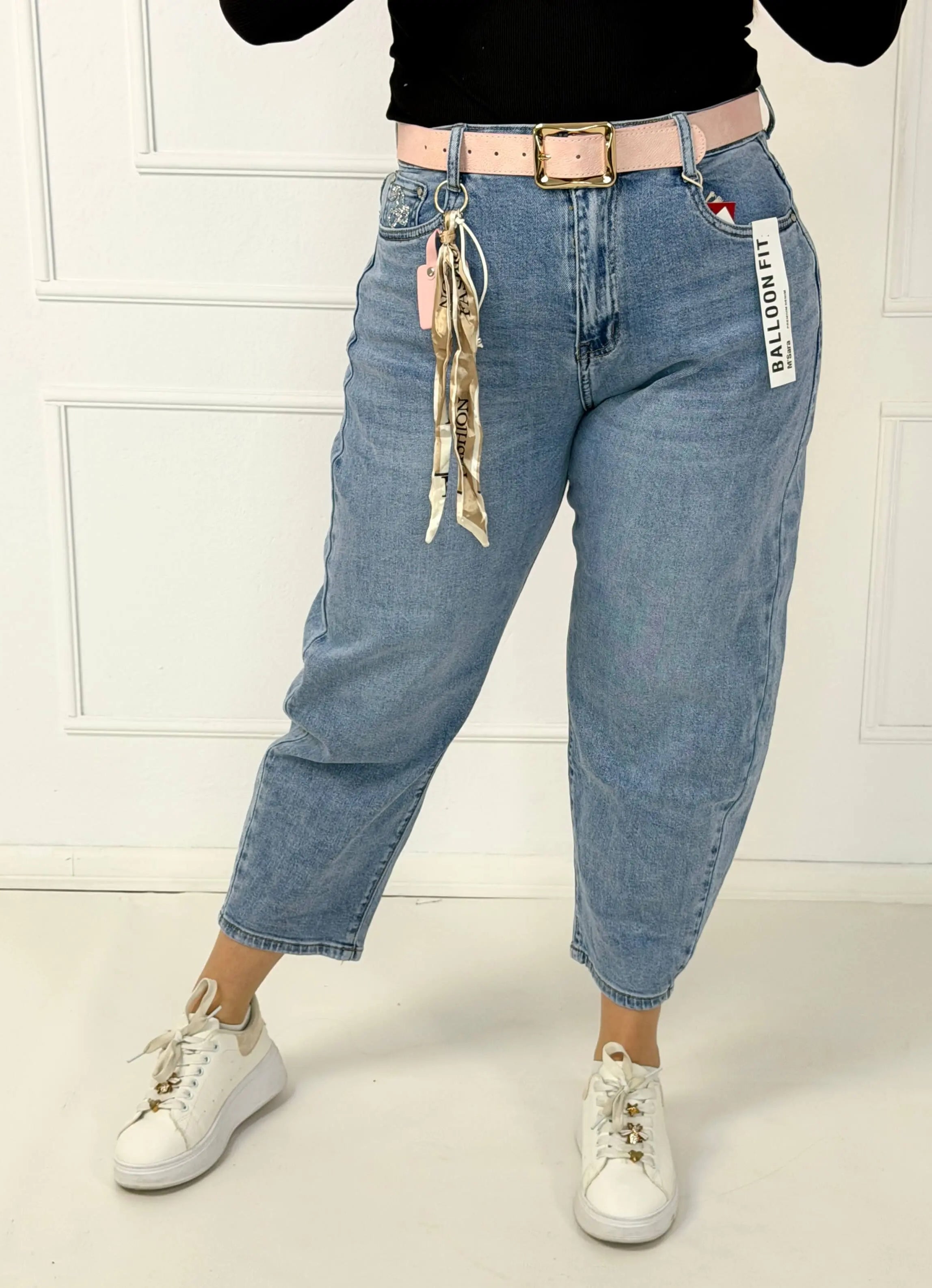 Spodnie jeansowe plus size typu balloon fit z paskiem M.Sara Stylowa XL