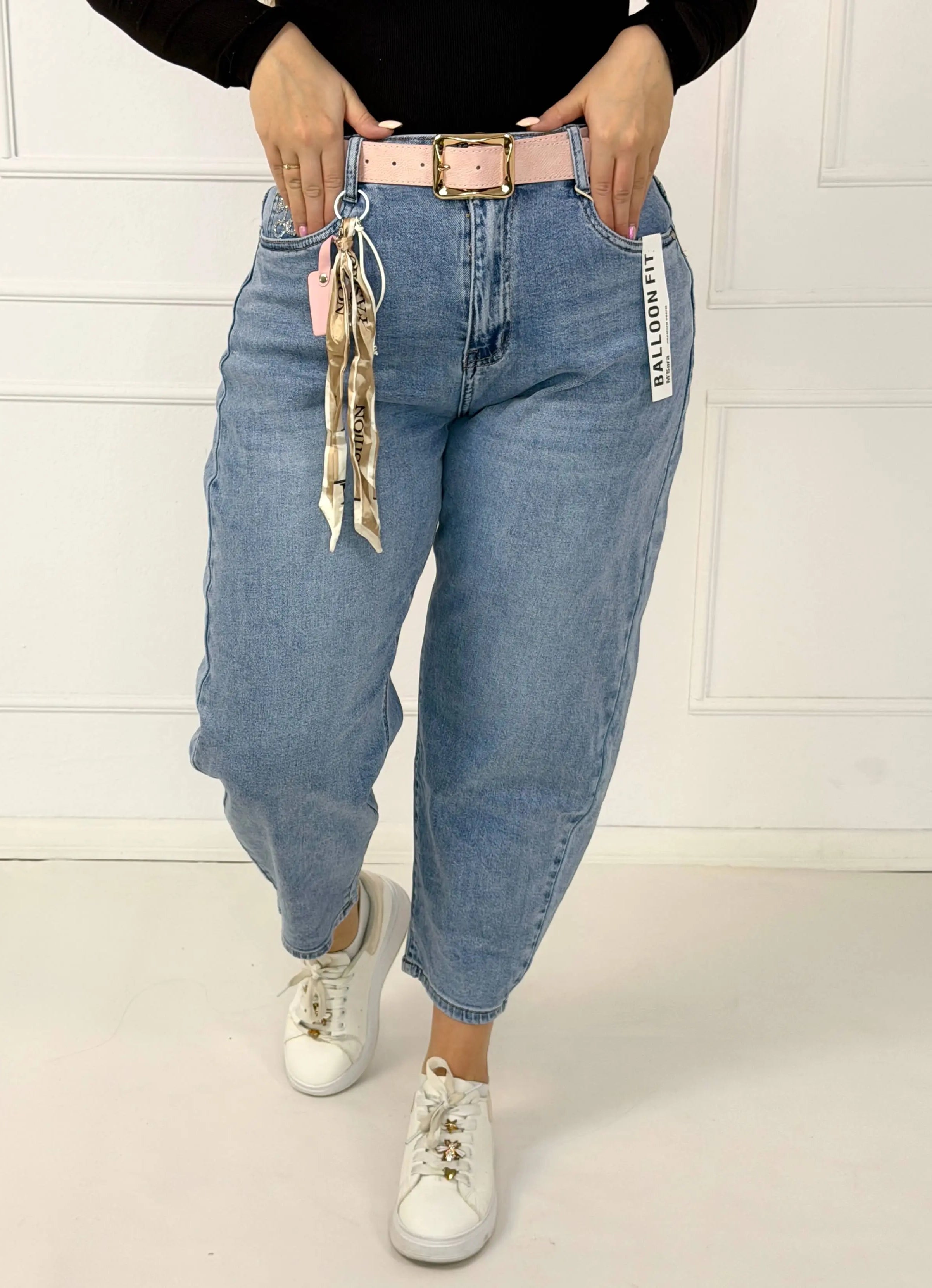 Spodnie jeansowe plus size typu balloon fit z paskiem M.Sara Stylowa XL