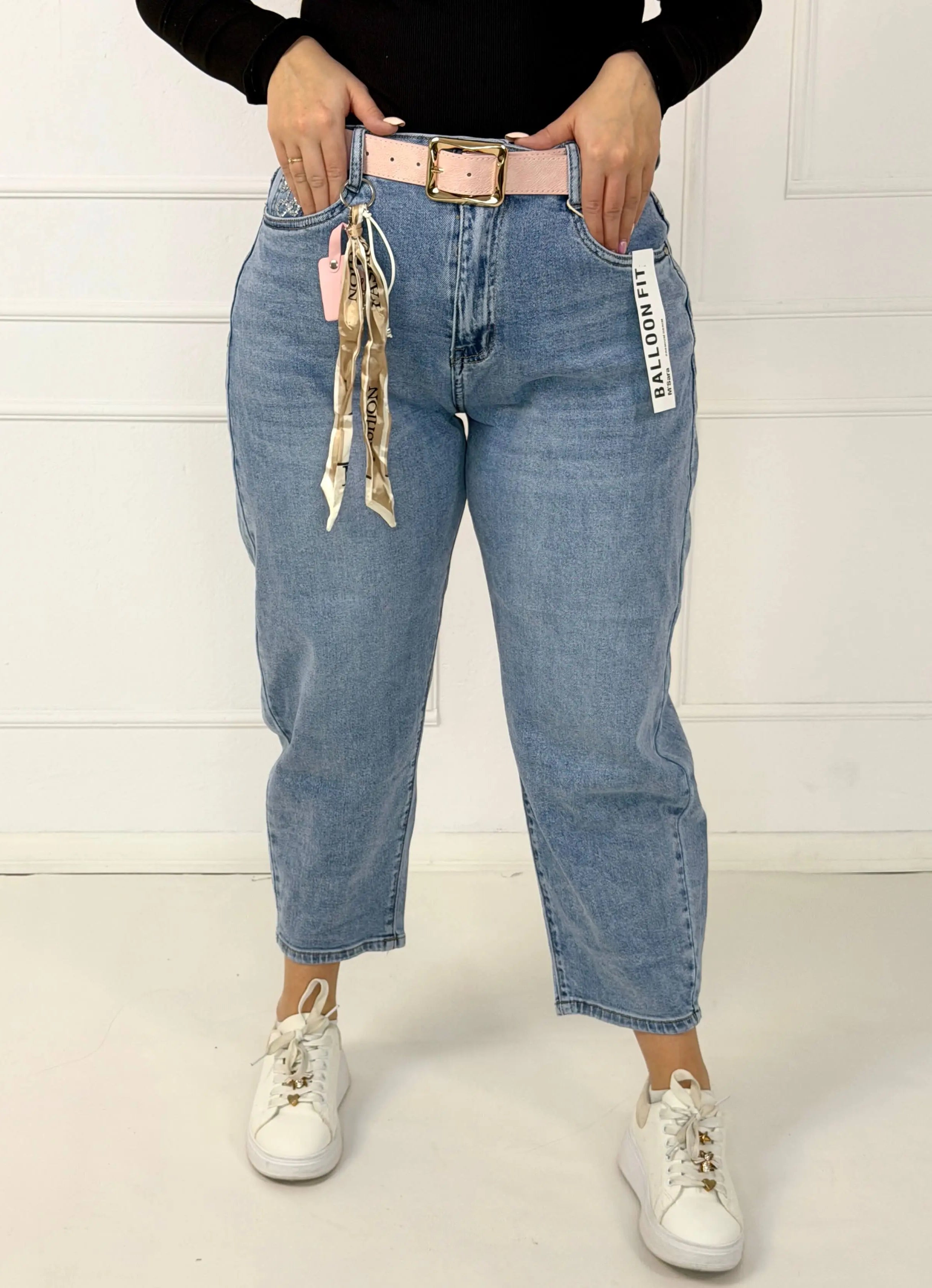 Spodnie jeansowe plus size typu balloon fit z paskiem M.Sara Stylowa XL