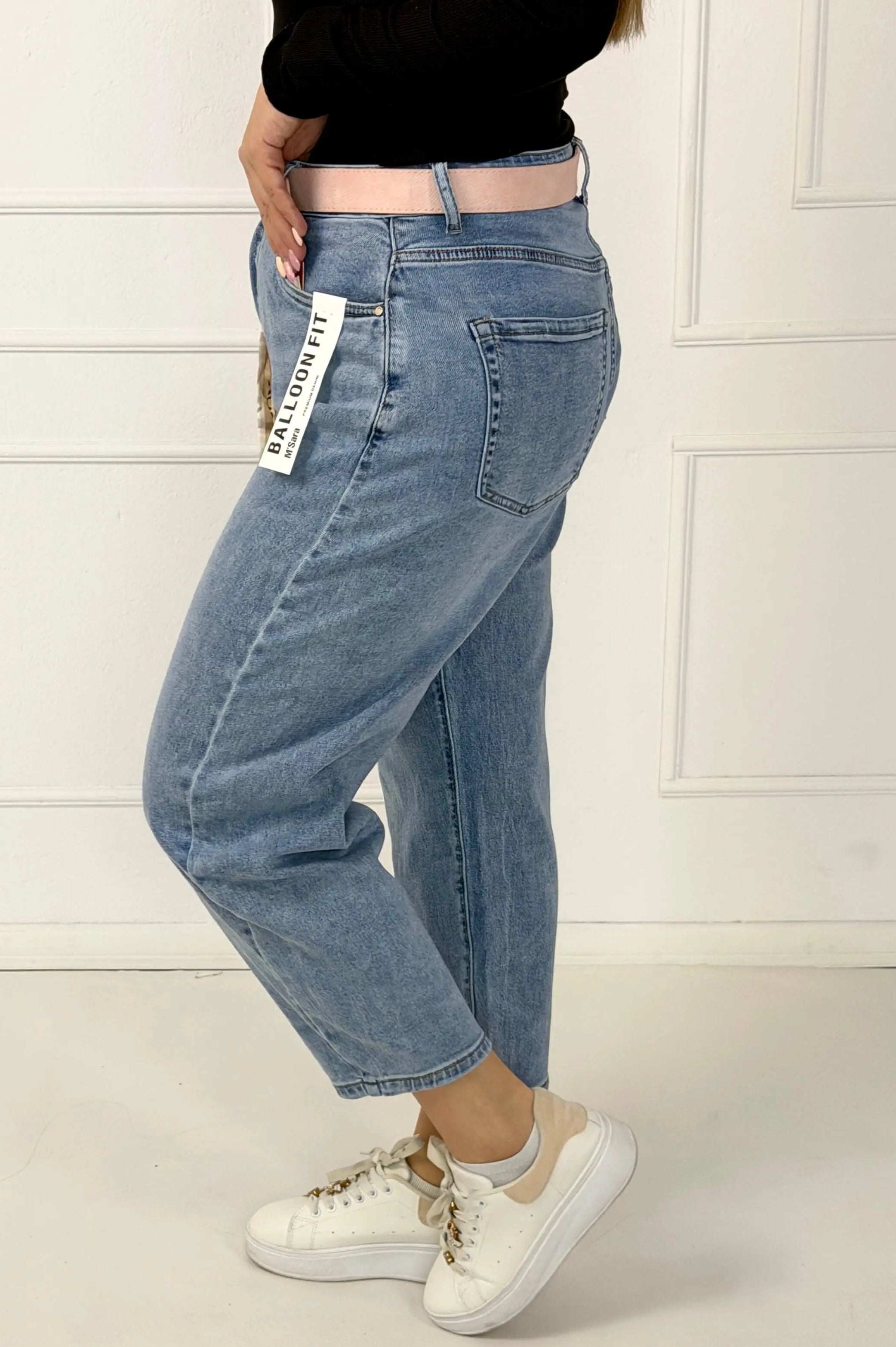 Spodnie jeansowe plus size typu balloon fit z paskiem M.Sara Stylowa XL