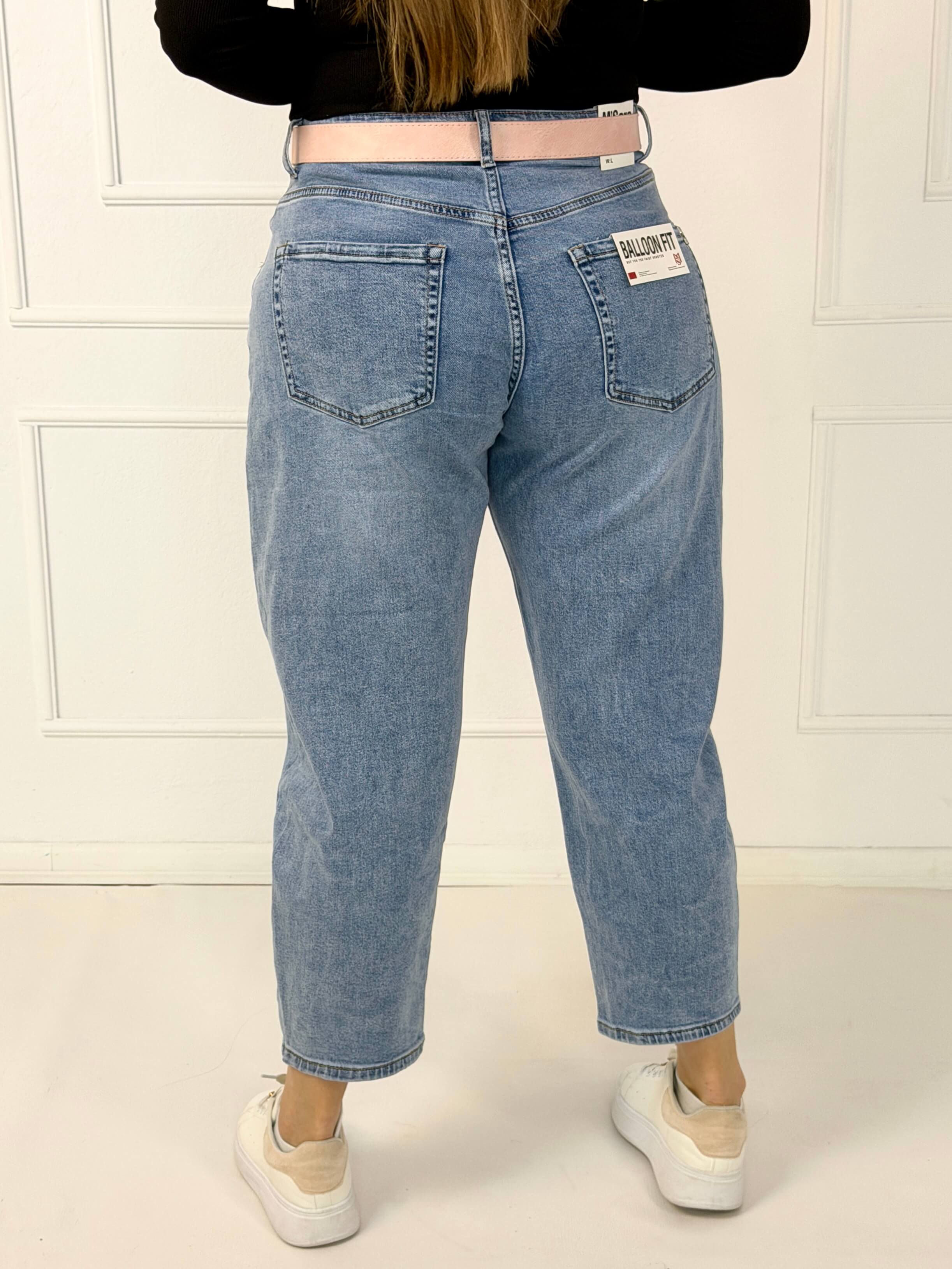 Spodnie jeansowe plus size typu balloon fit z paskiem M.Sara Stylowa XL