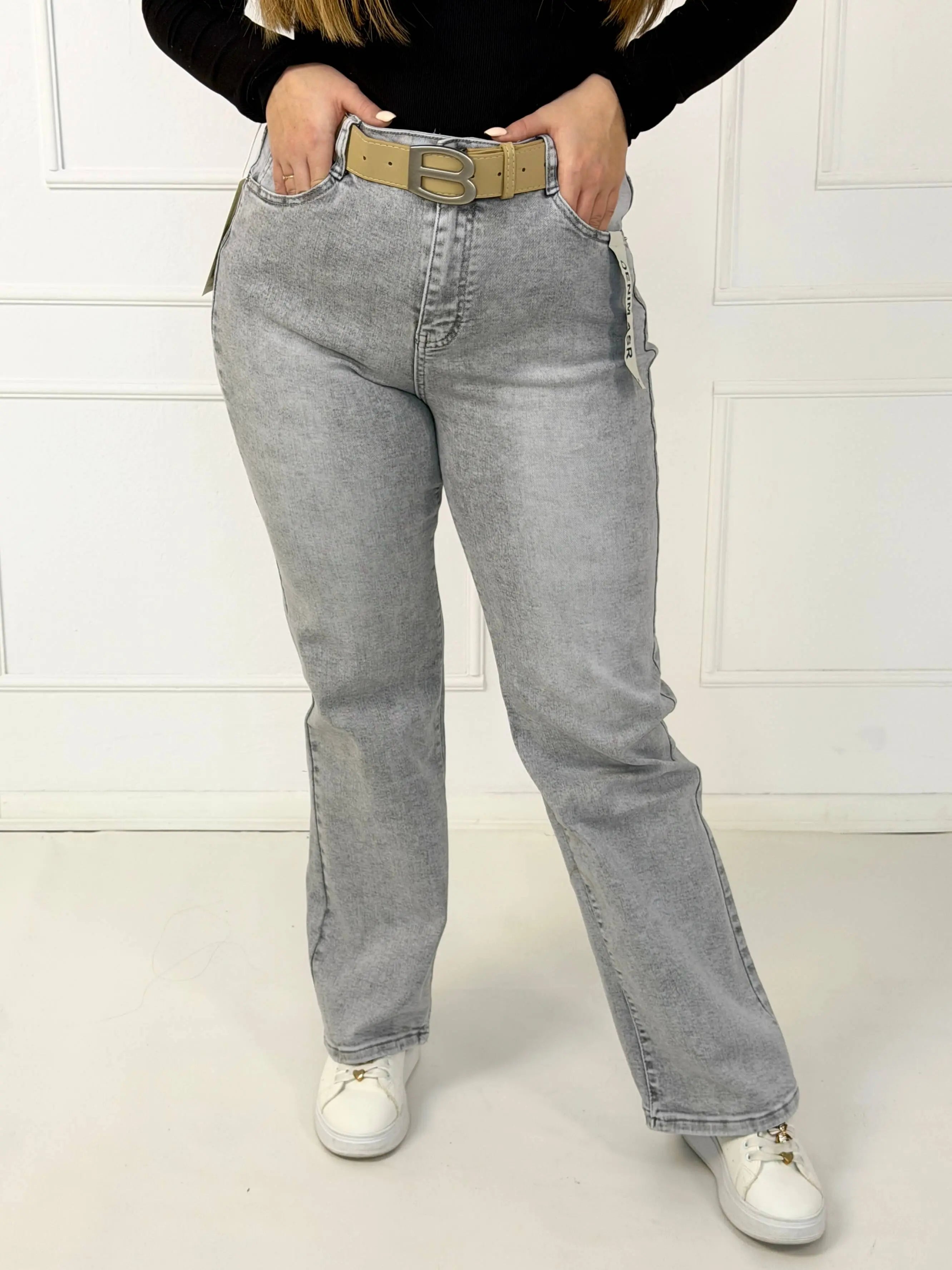 Spodnie jeansowe plus size z prostą nogawką i paskiem Stylowa XL
