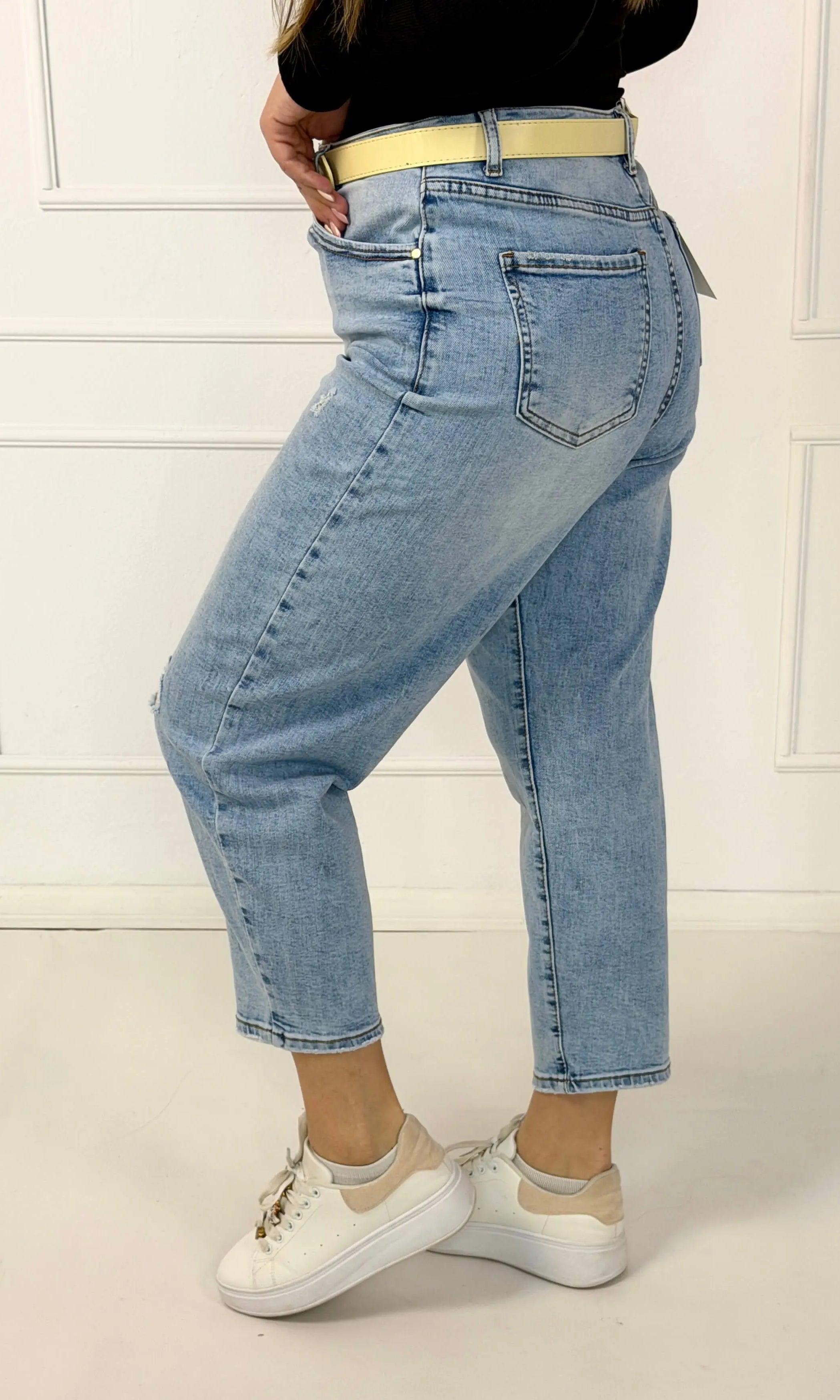 Spodnie jeansowe plus size z wysokim stanem i przetarciami M.Sara Stylowa XL