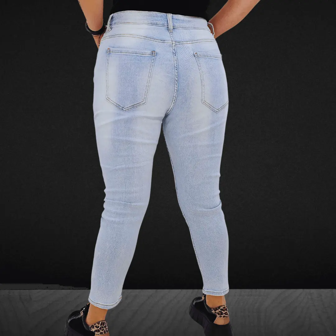 Spodnie jeansowe w jasnym denimie z naszywkami w kształcie serca Stylowa XL