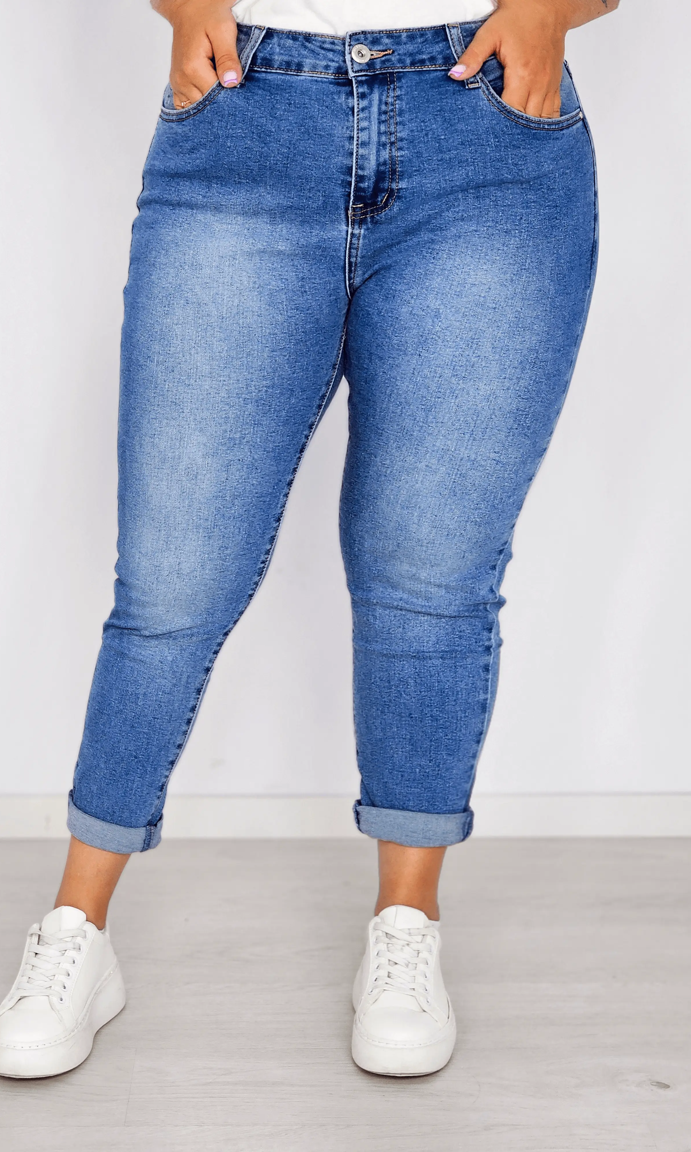 Spodnie jeansowe z podwiniętą nogawką Stylowa XL