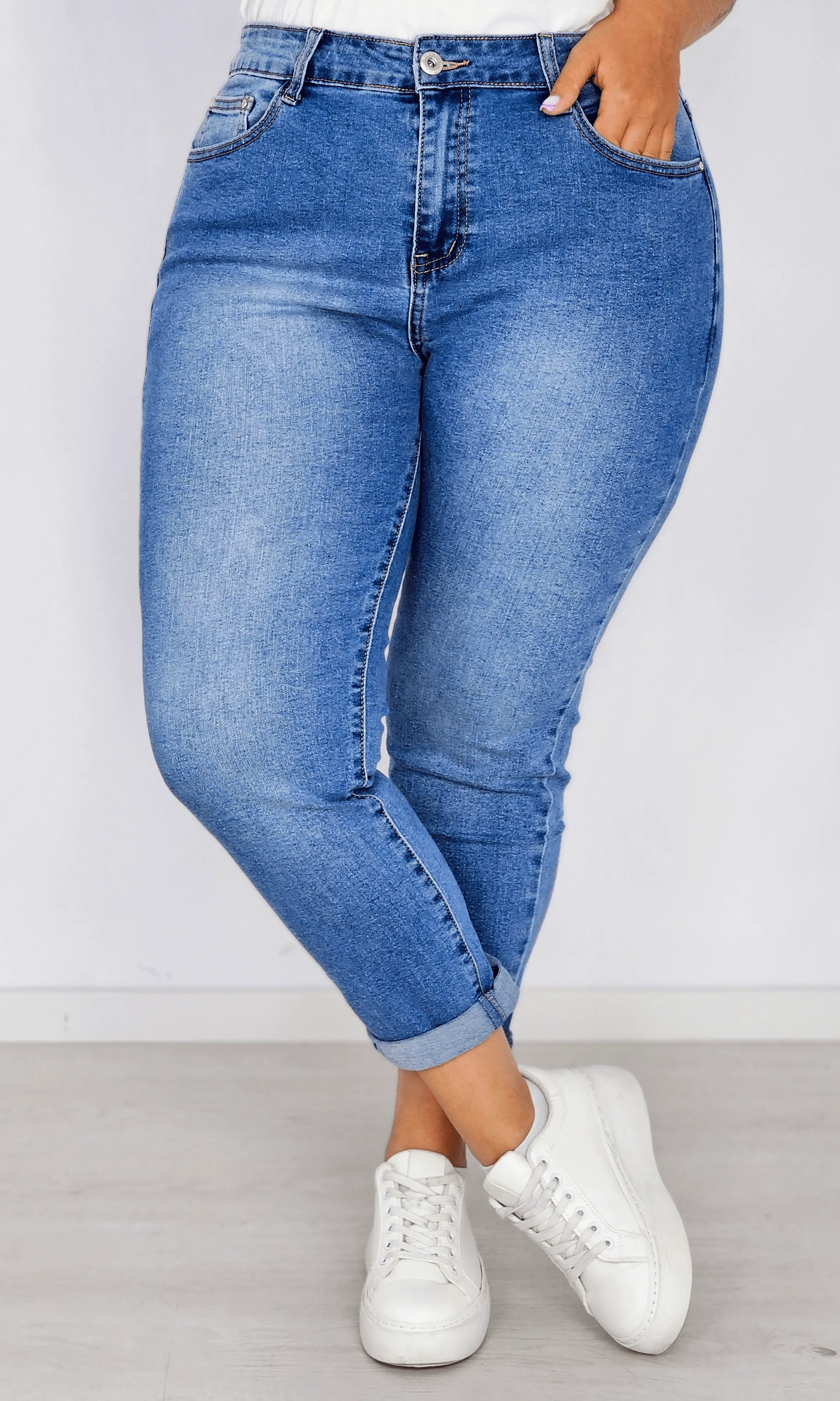 Spodnie jeansowe z podwiniętą nogawką Stylowa XL