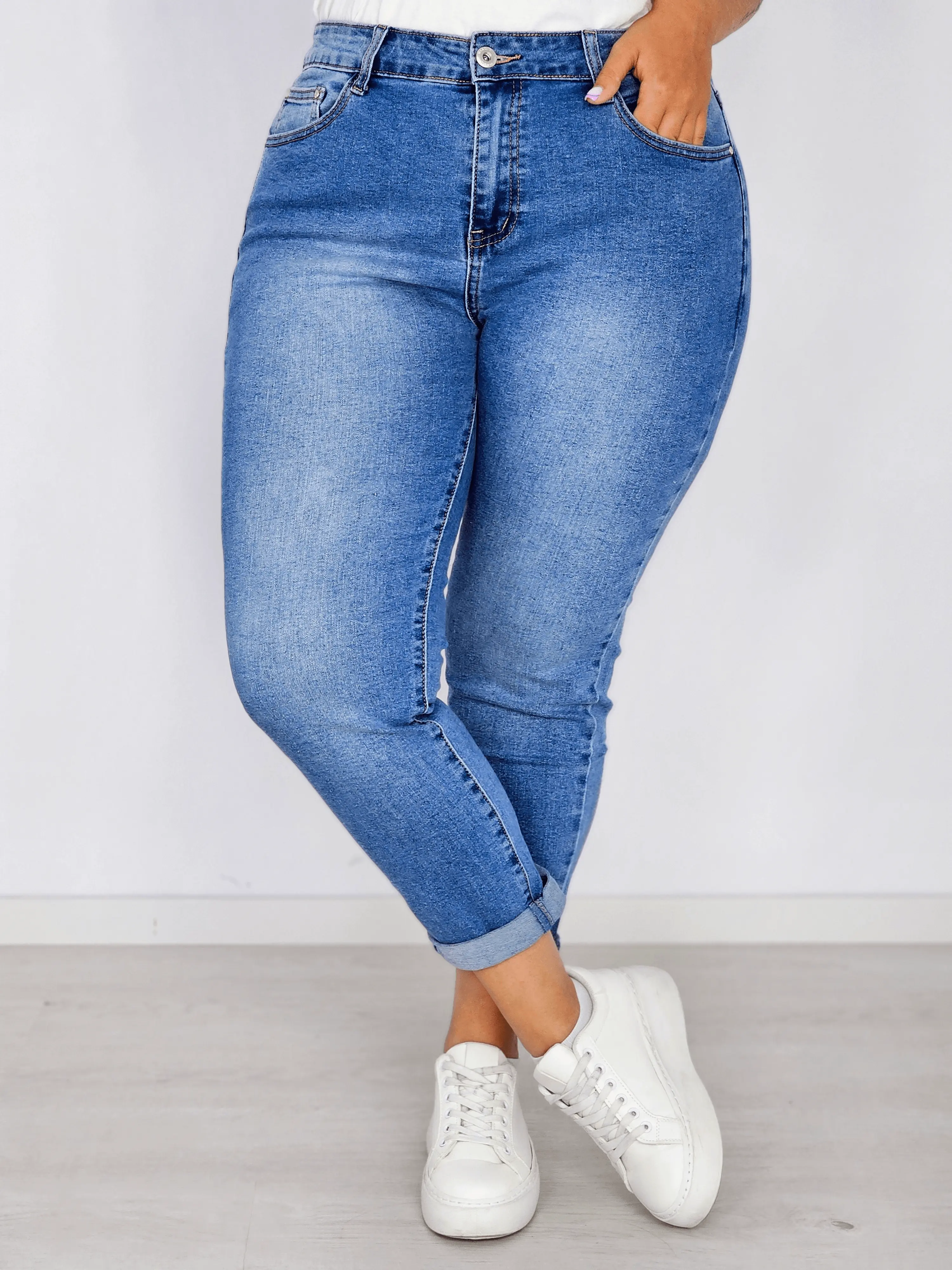 Spodnie jeansowe z podwiniętą nogawką Stylowa XL