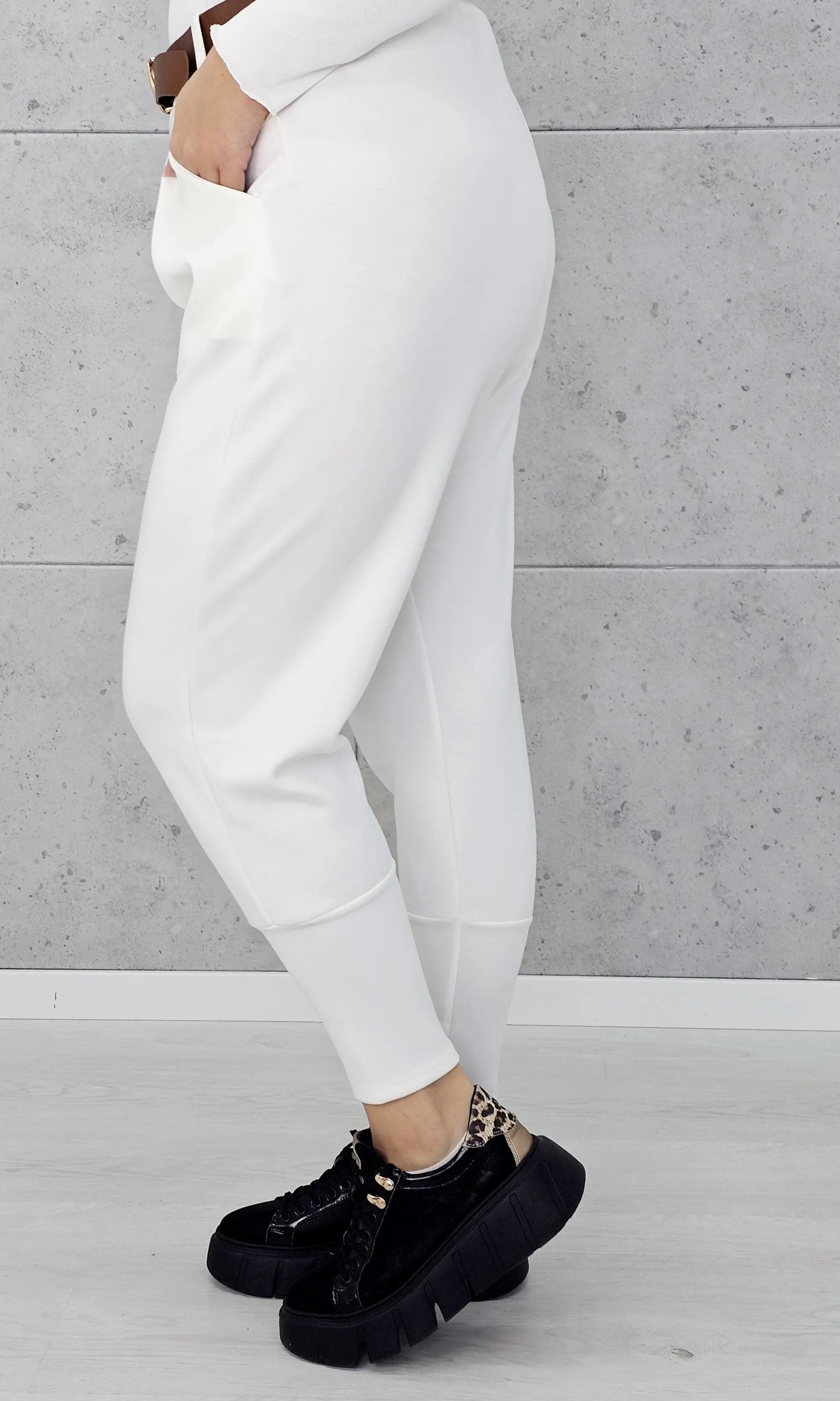 Spodnie masełkowe ze ściągaczem Stylowa XL