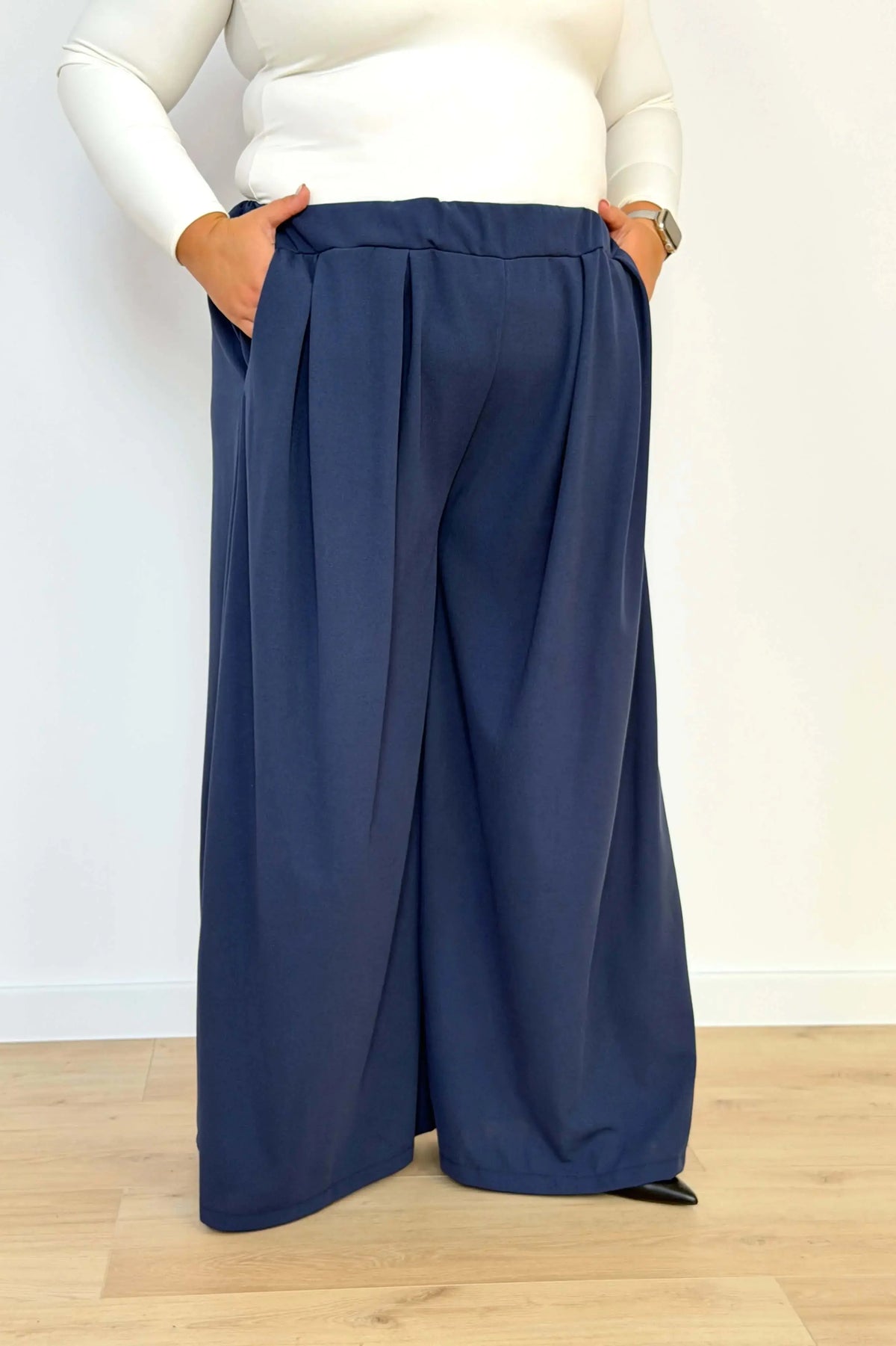 Spodnie palazzo plus size z zakładkami – szerokie eleganckie spodnie damskie Stylowa XL