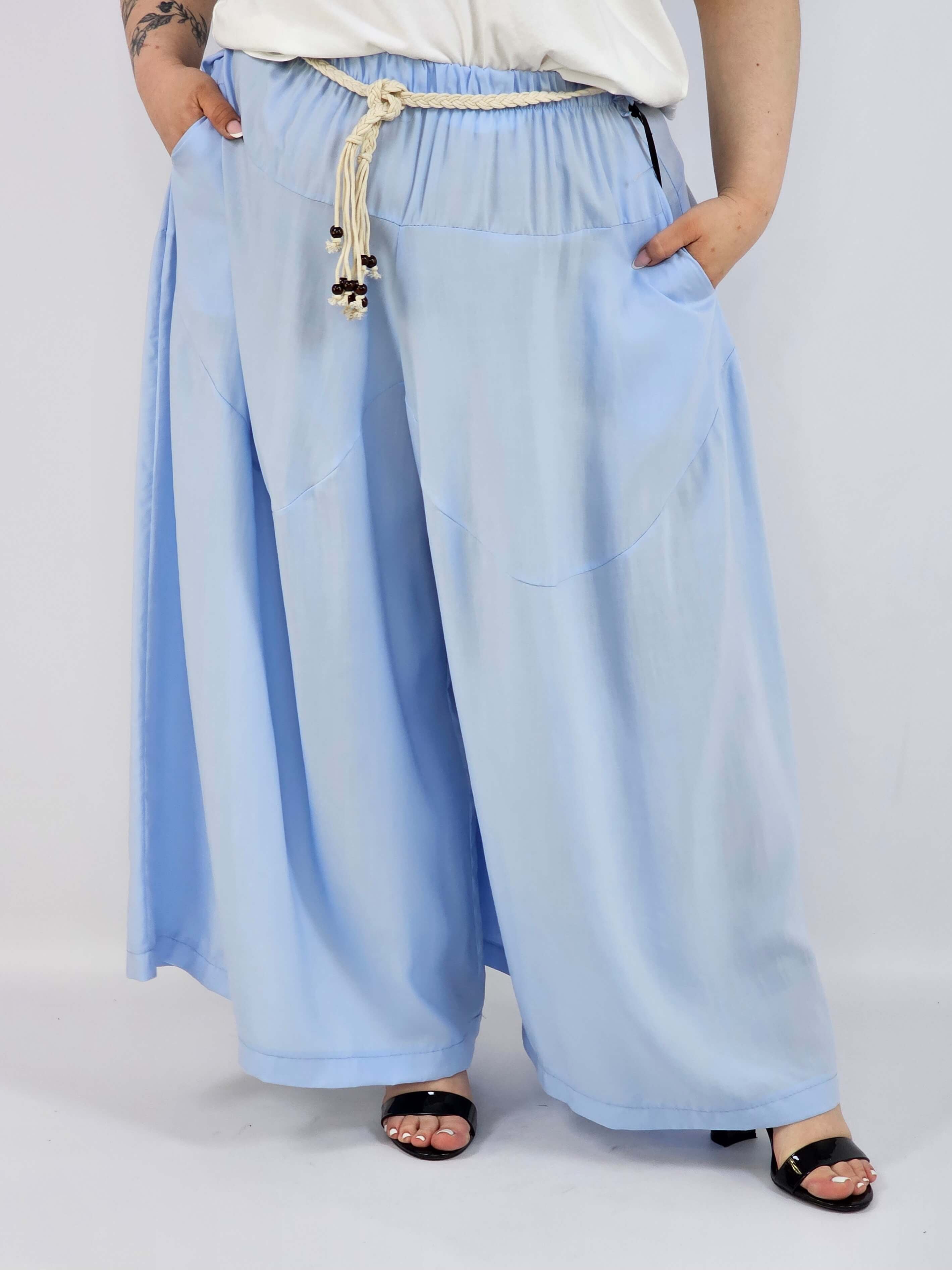 Spodnie plus size XXL z ozdobnym paskiem – lekkie i wygodne Stylowa XL