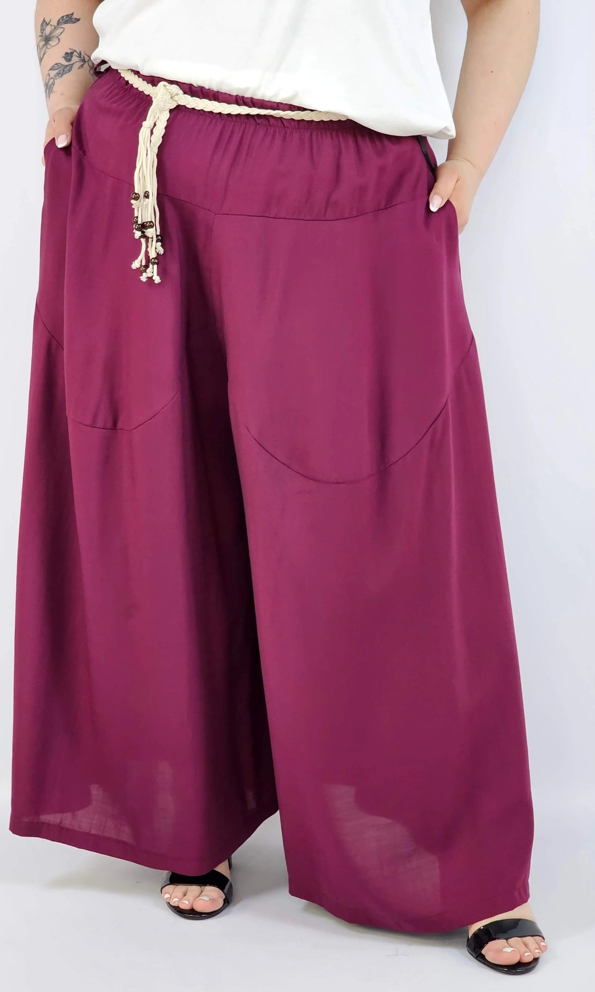 Spodnie plus size XXL z ozdobnym paskiem – lekkie i wygodne Stylowa XL