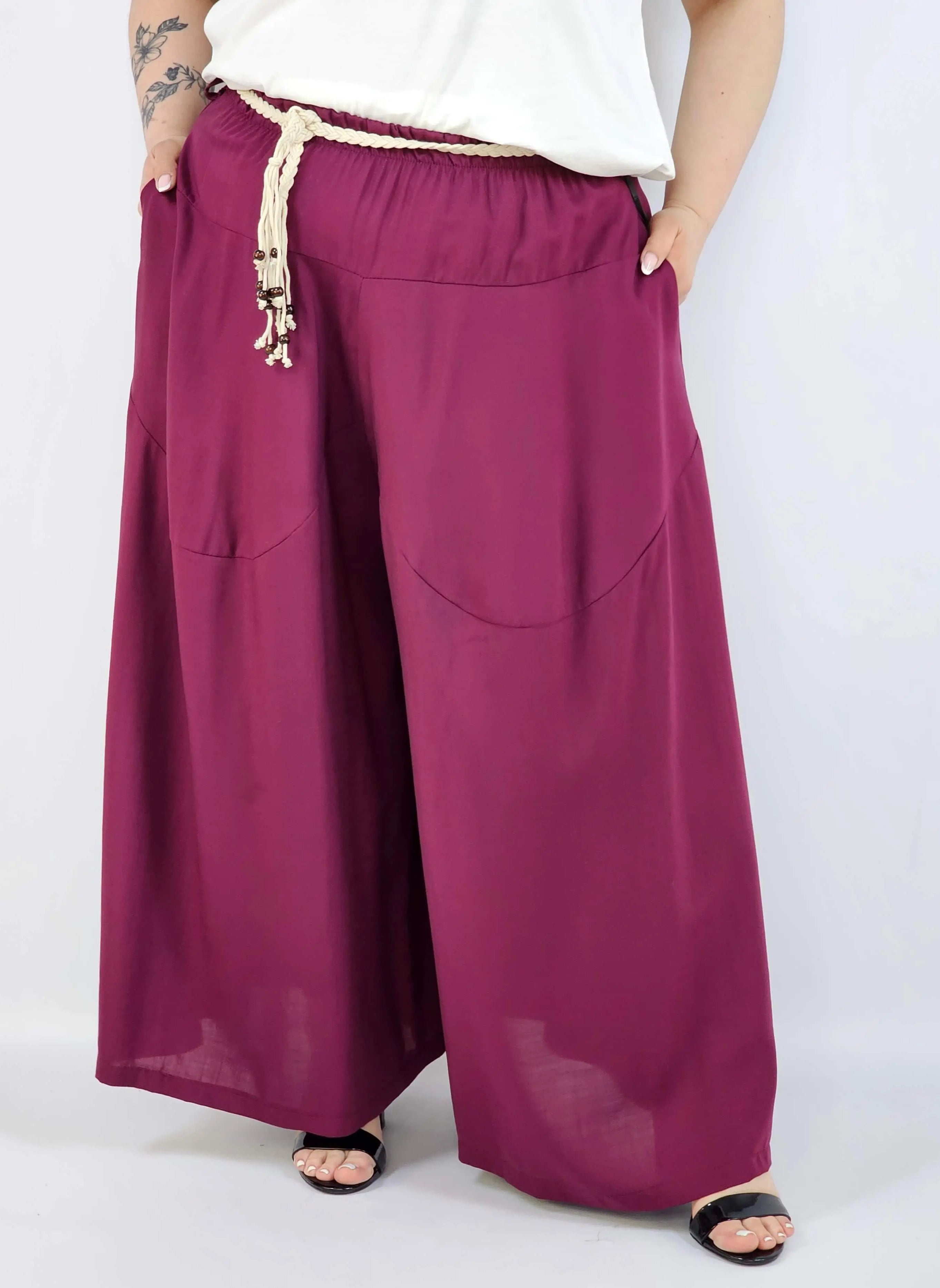 Spodnie plus size XXL z ozdobnym paskiem – lekkie i wygodne Stylowa XL