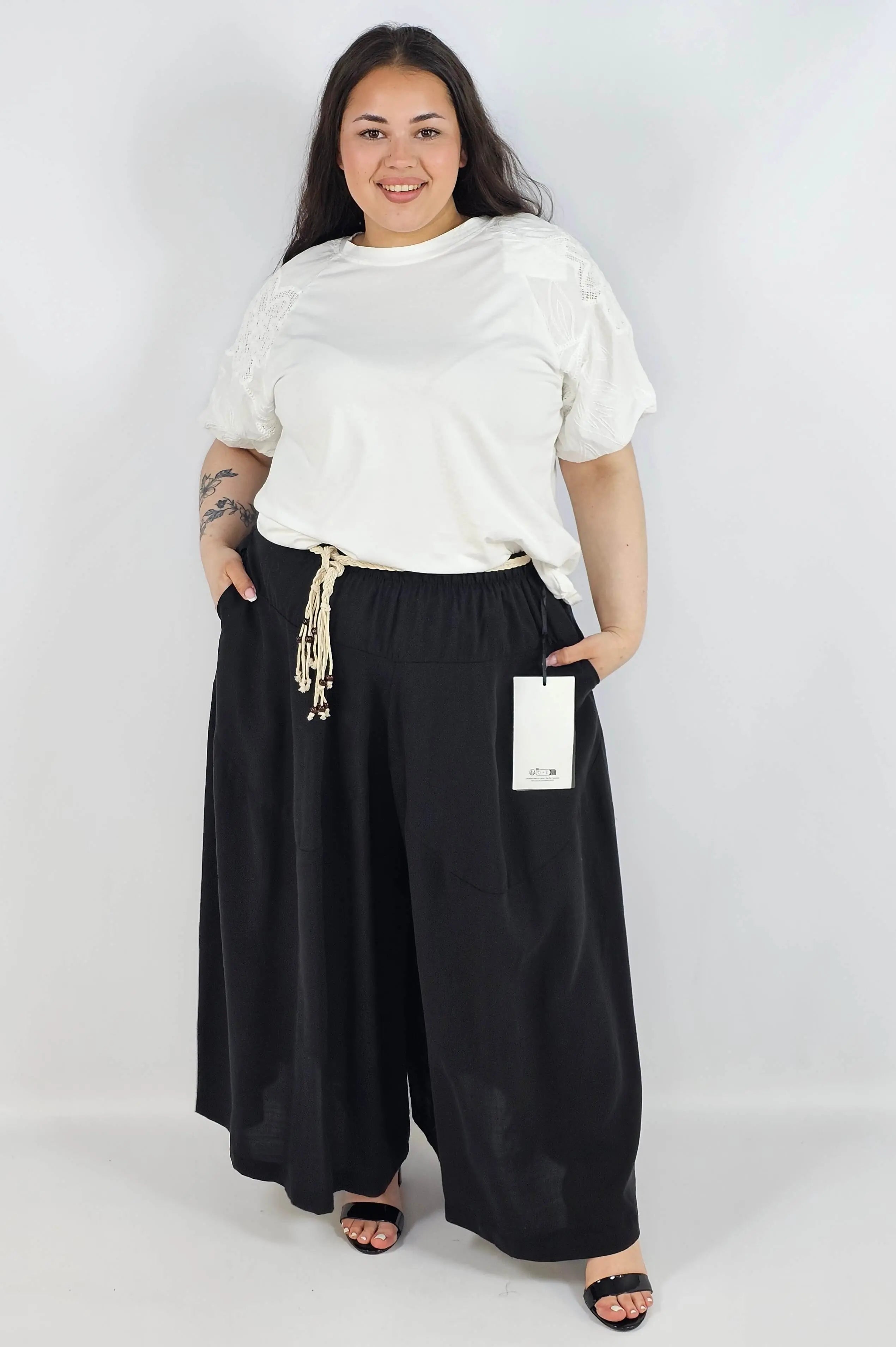 Spodnie plus size XXL z ozdobnym paskiem – lekkie i wygodne Stylowa XL