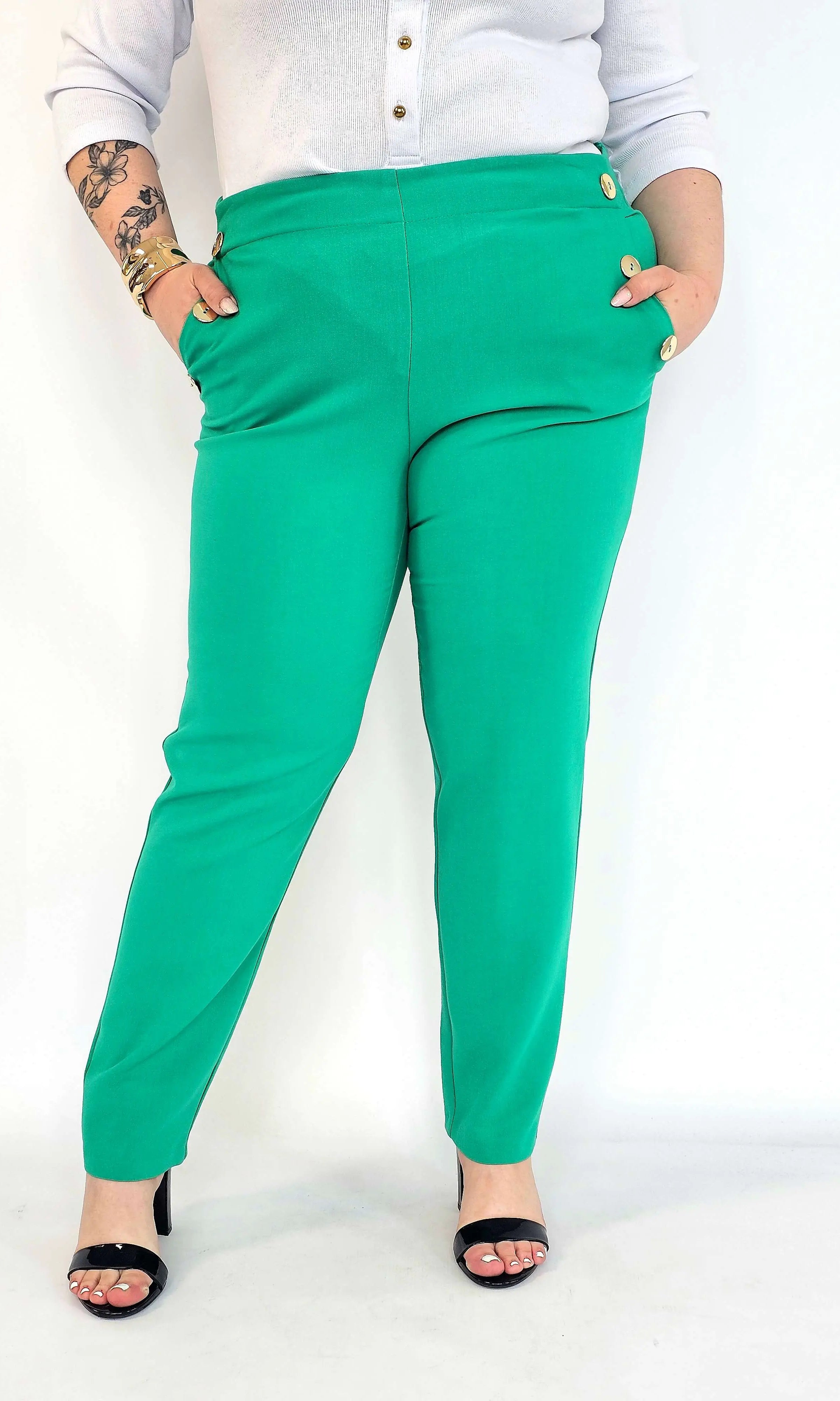 Spodnie plus size – eleganckie spodnie XXL zielone z ozdobnymi guzikami Stylowa XL