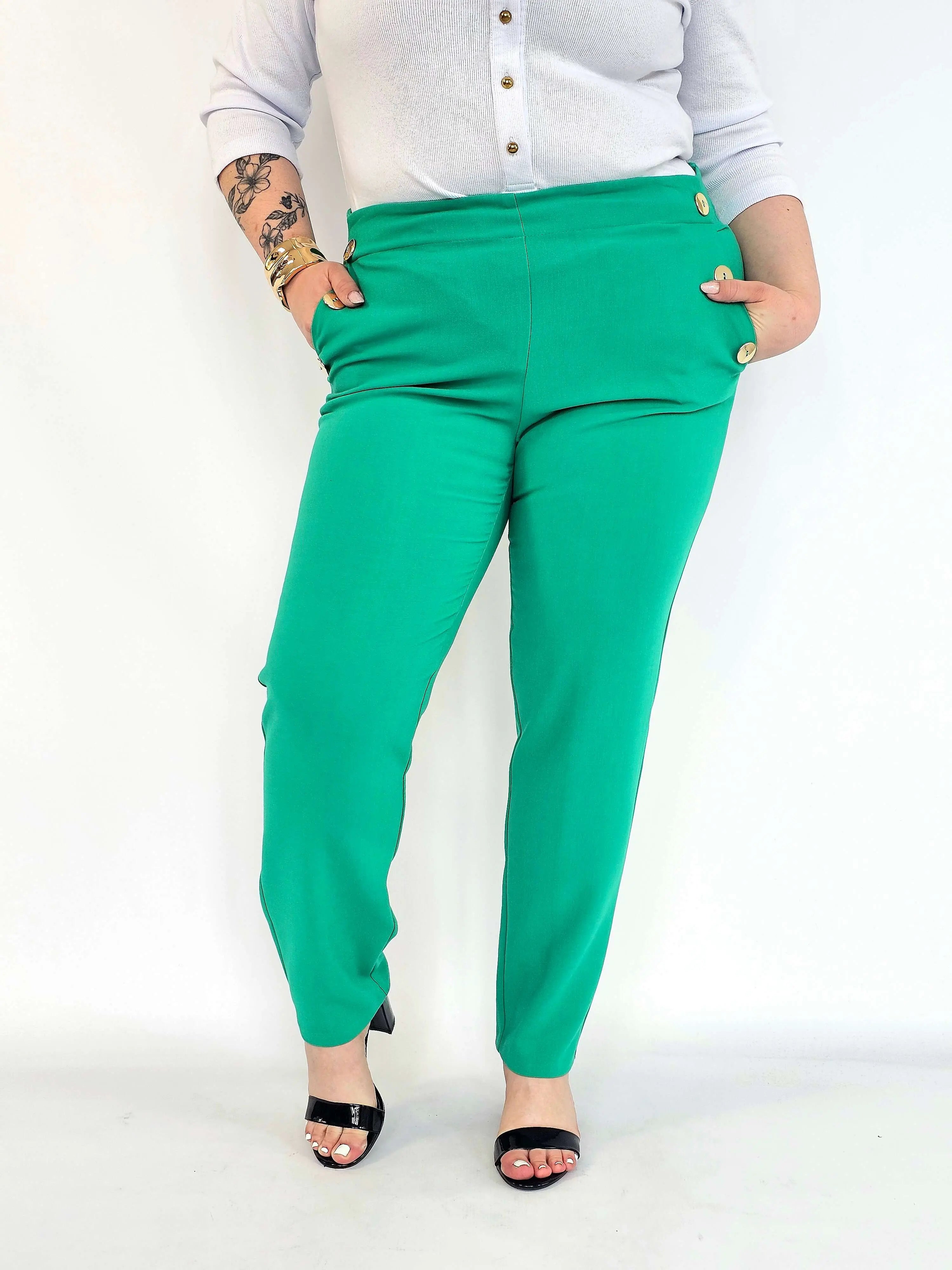 Spodnie plus size – eleganckie spodnie XXL zielone z ozdobnymi guzikami Stylowa XL