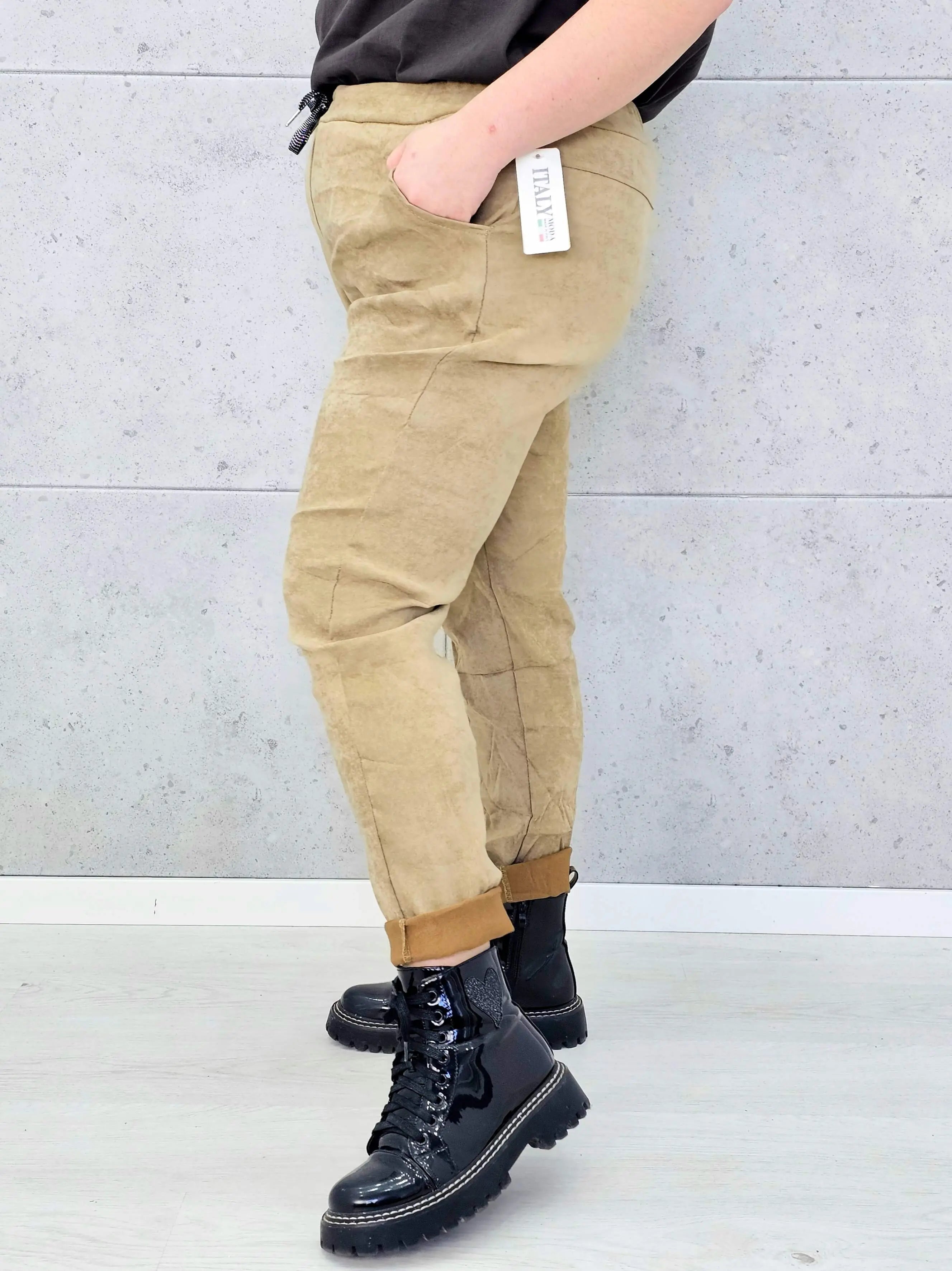 Spodnie plus size – gnieciuchy dla kobiet ceniących wygodę Stylowa XL