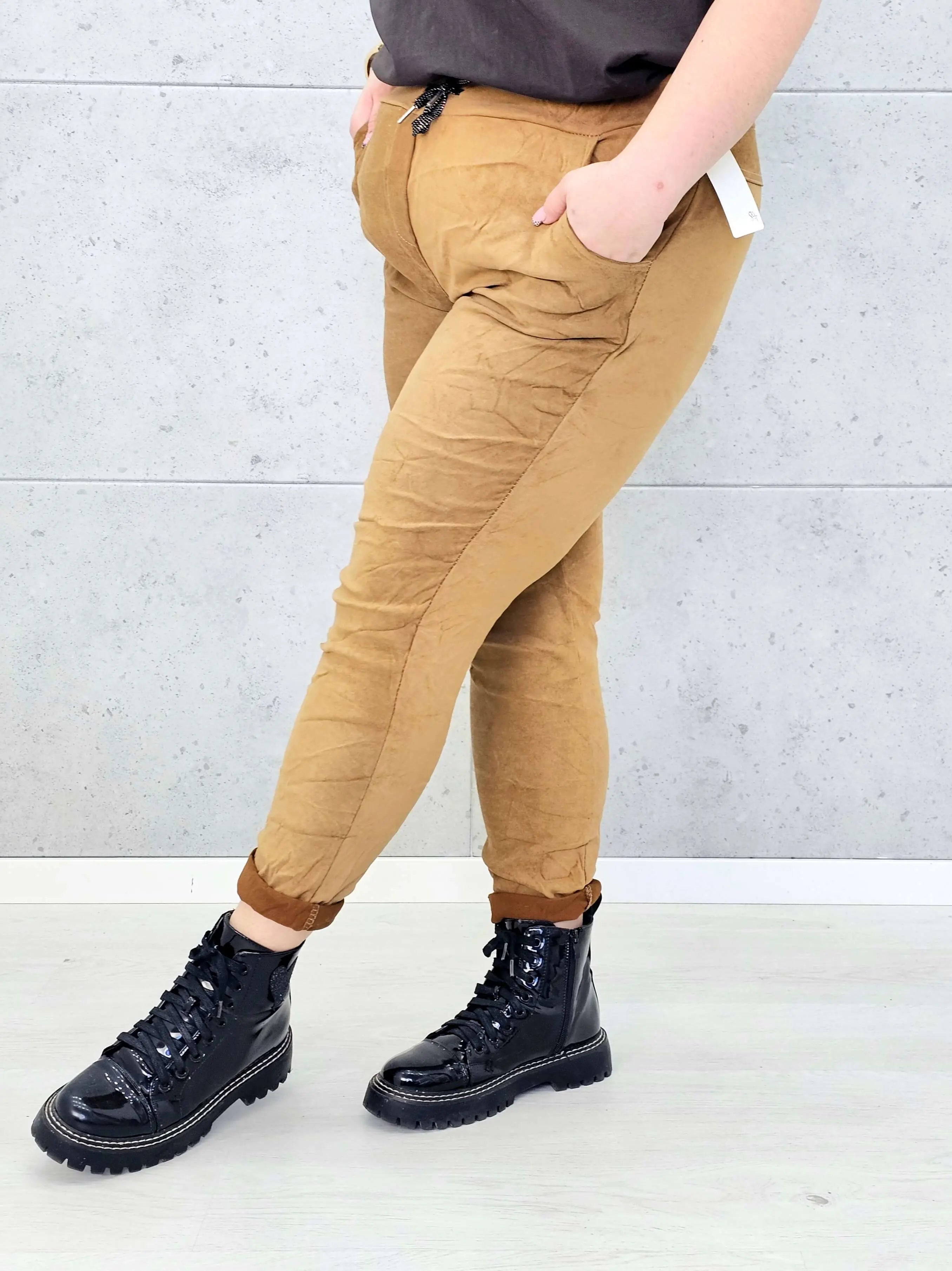 Spodnie plus size – gnieciuchy dla kobiet ceniących wygodę Stylowa XL