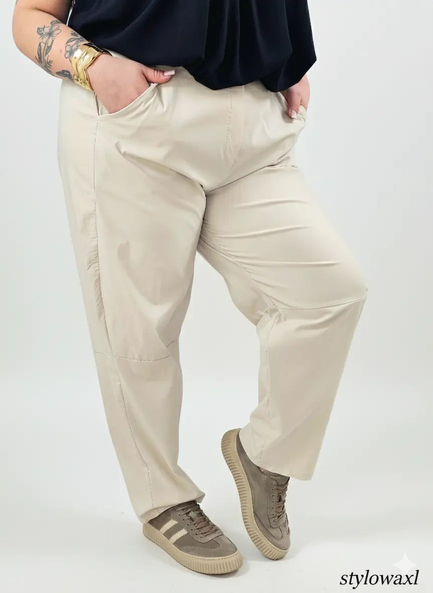 Spodnie plus size – materiałowe spodnie XXL z wysokim stanem. Stylowa XL