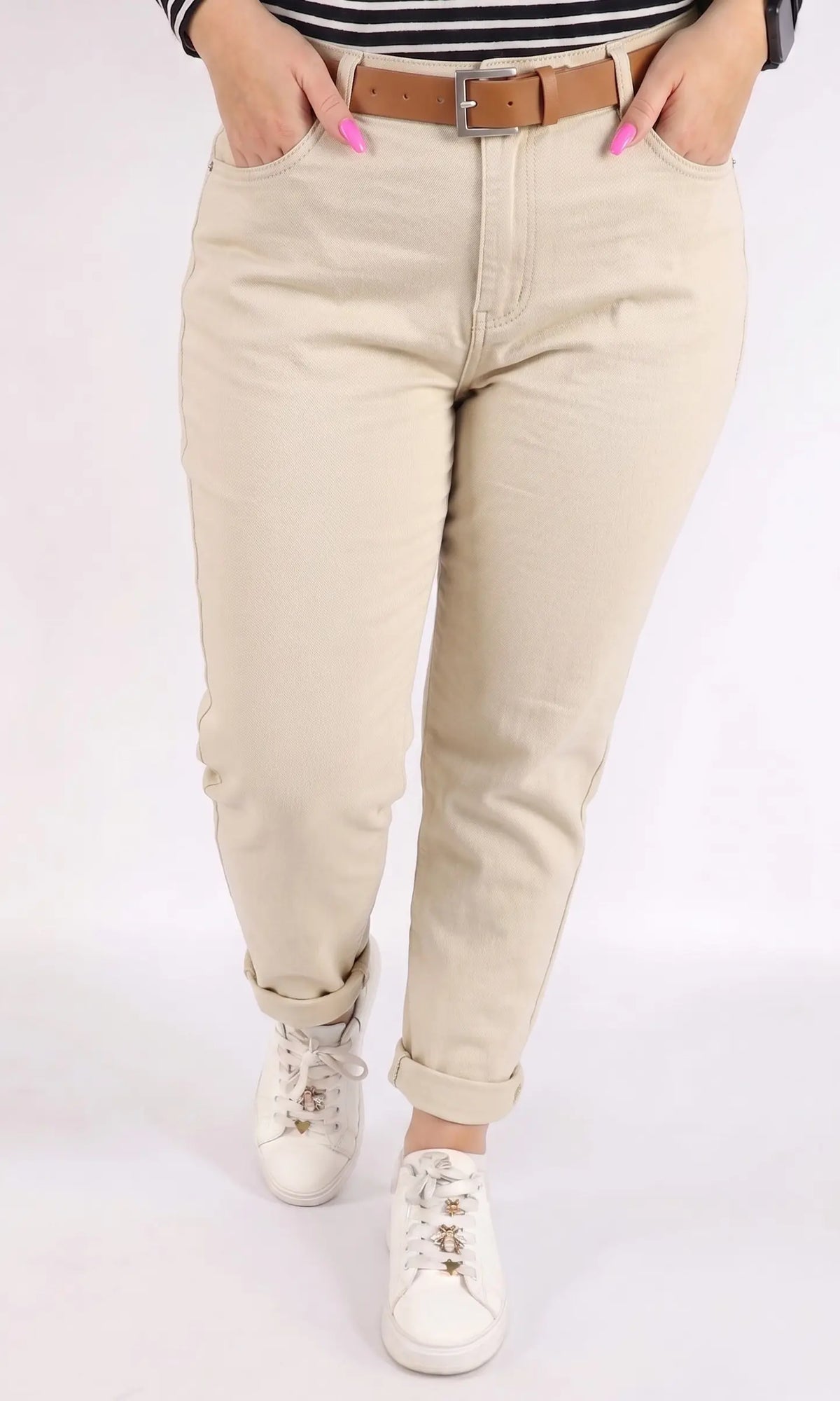 Spodnie plus size beżowe damskie klasyczne z paskiem – wygodne spodnie XXL na co dzień Stylowa XL