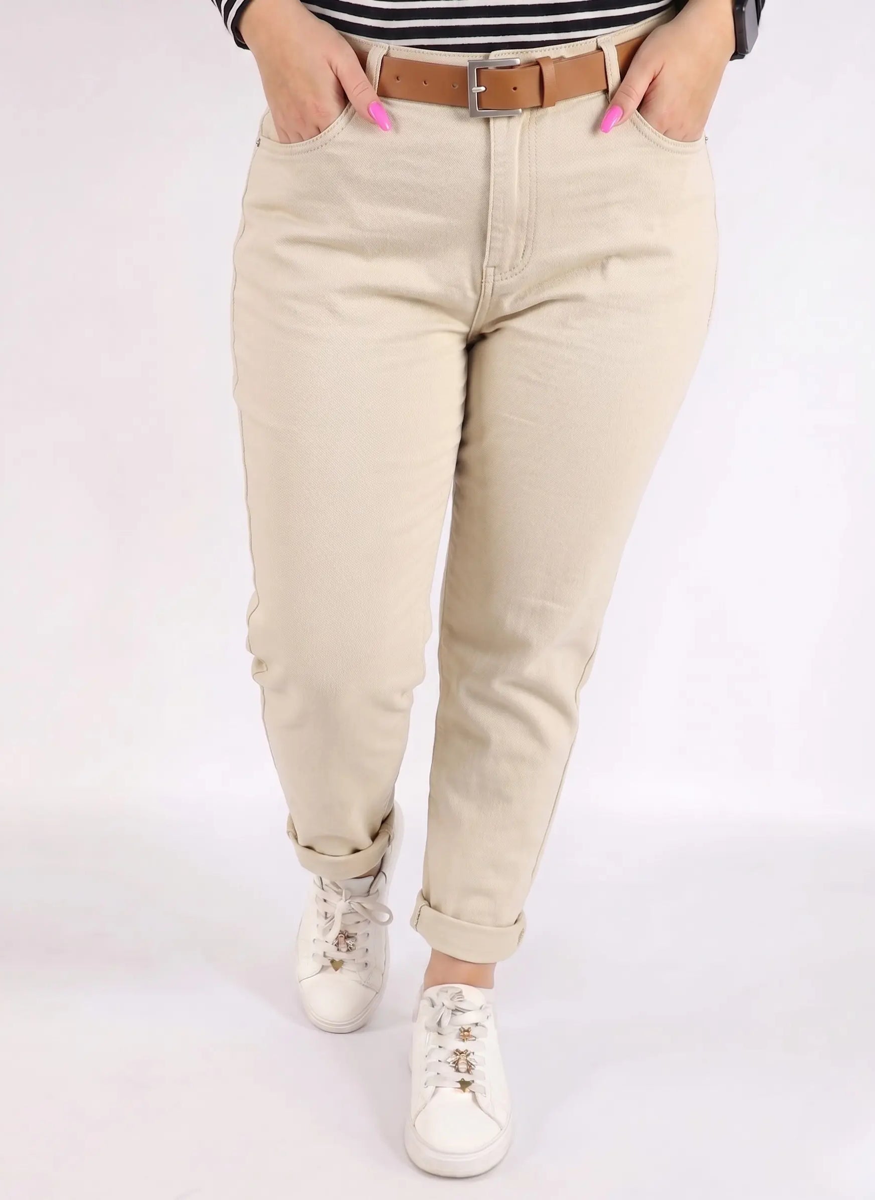 Spodnie plus size beżowe damskie klasyczne z paskiem – wygodne spodnie XXL na co dzień Stylowa XL