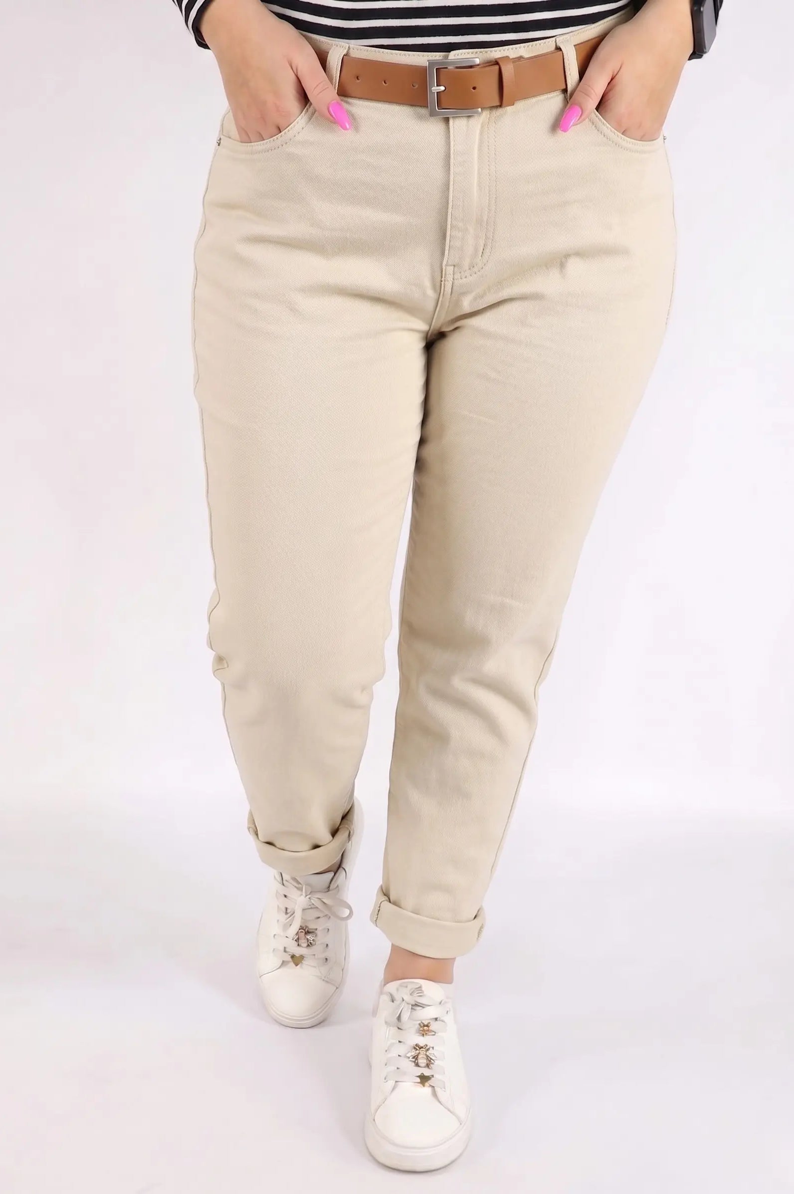 Spodnie plus size beżowe damskie klasyczne z paskiem – wygodne spodnie XXL na co dzień Stylowa XL