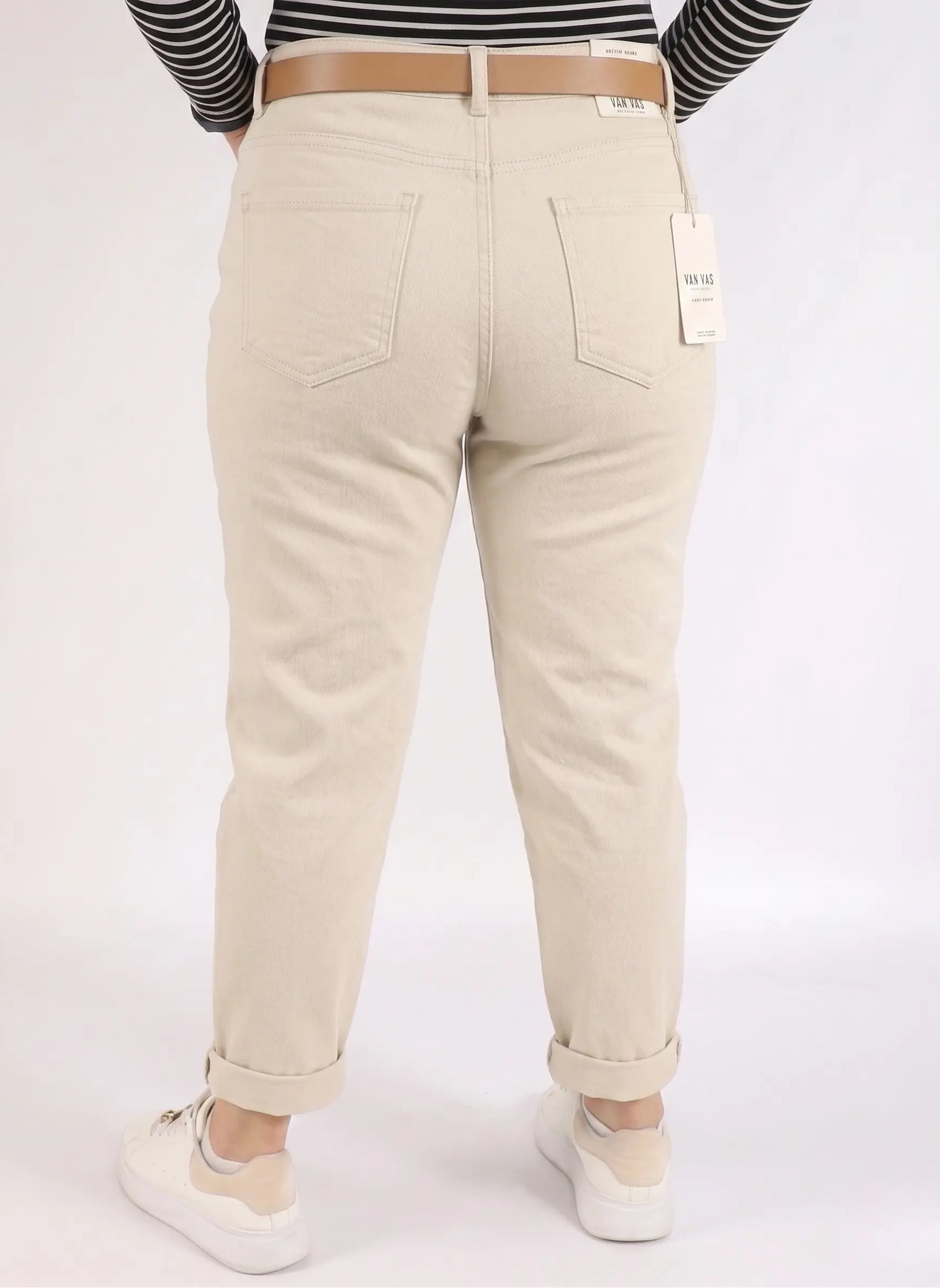 Spodnie plus size beżowe damskie klasyczne z paskiem – wygodne spodnie XXL na co dzień Stylowa XL