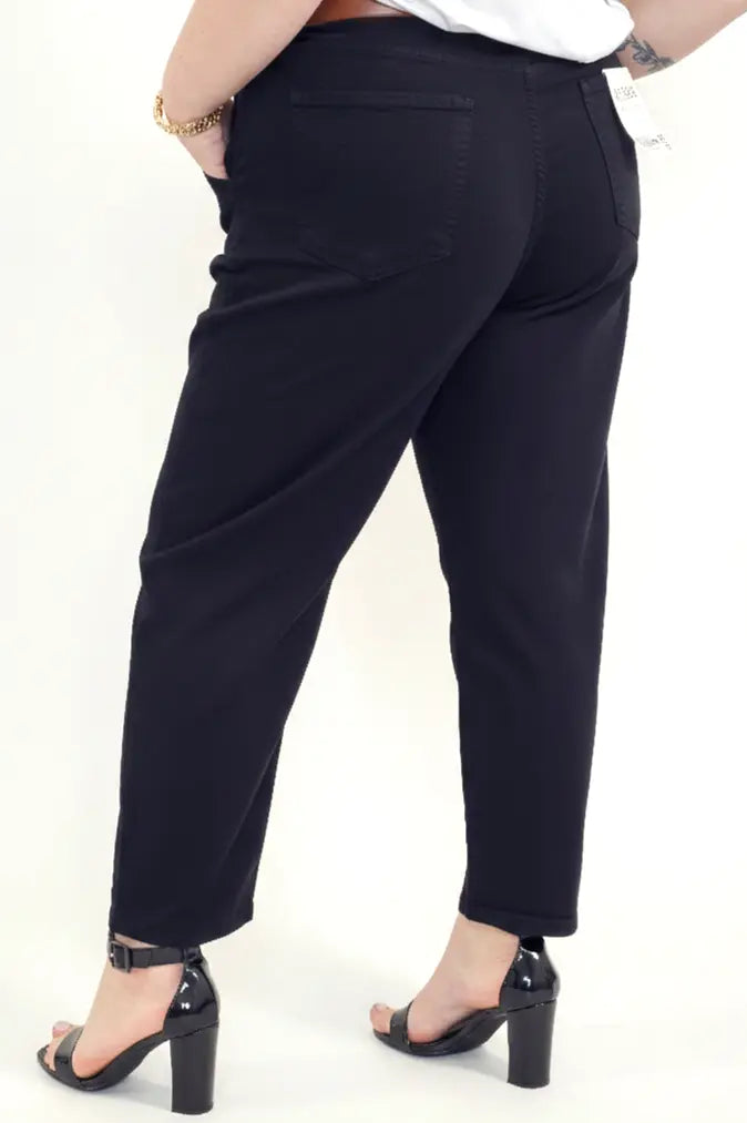 Spodnie plus size eleganckie damskie z prostą nogawką – czarne Stylowa XL