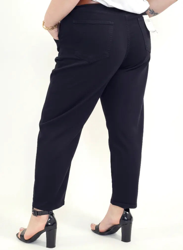 Spodnie plus size eleganckie damskie z prostą nogawką – czarne Stylowa XL