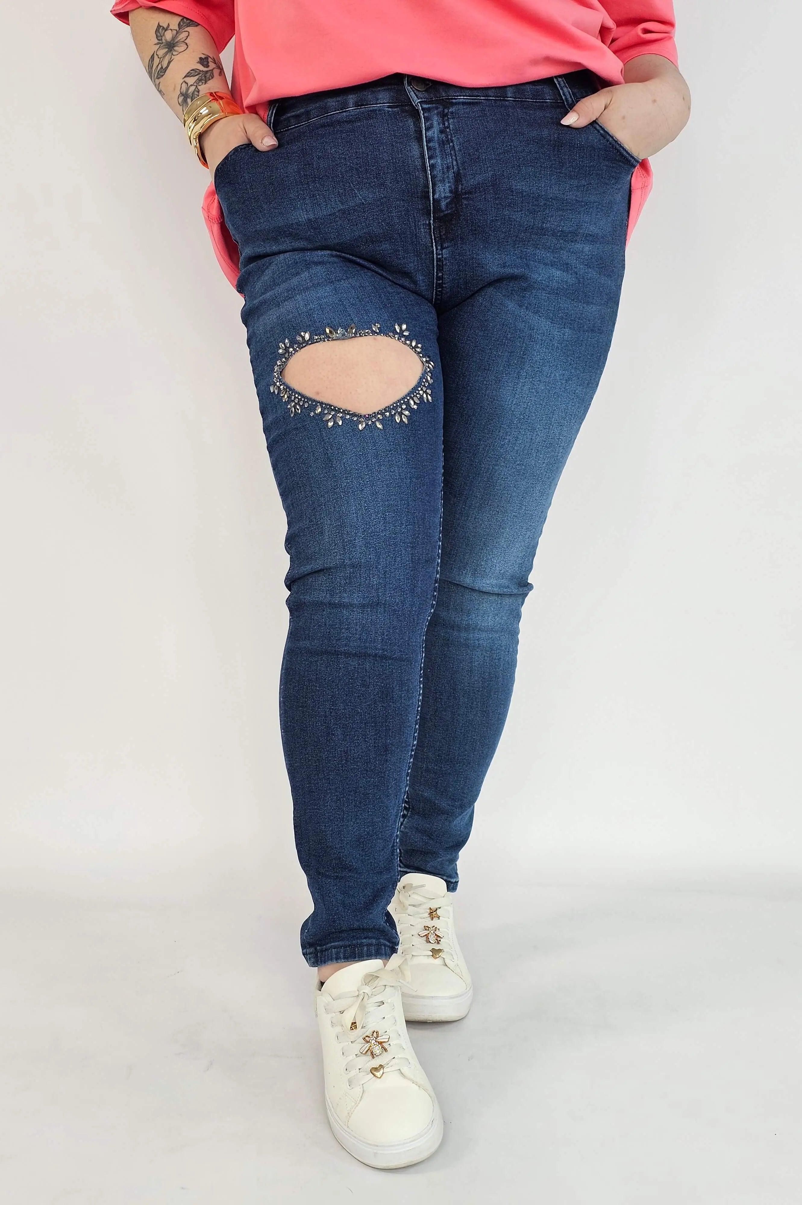 Spodnie plus size jeans – elastyczne jeansy damskie XXL z ozdobnym wycięciem Stylowa XL