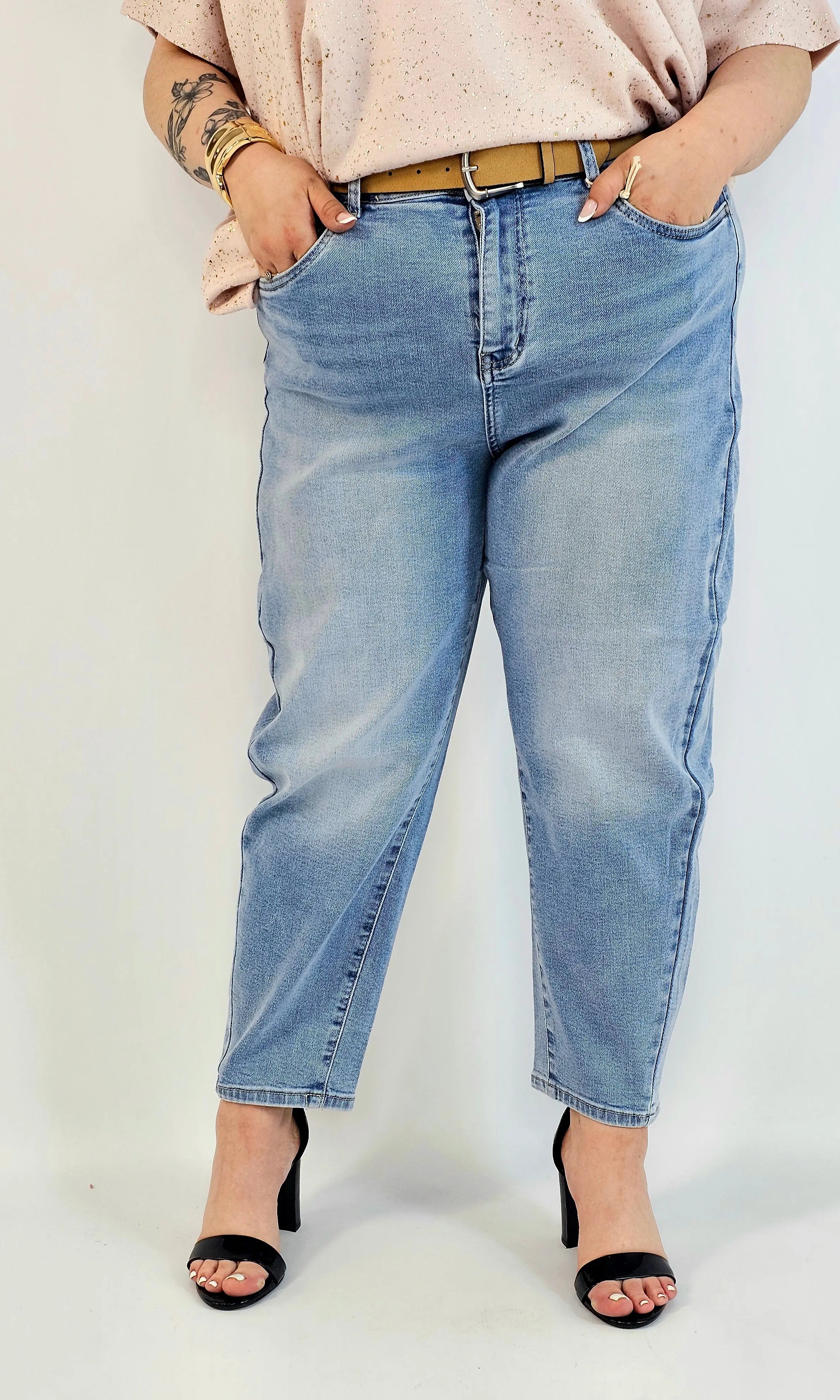 Spodnie plus size jeansy jasny niebieski z wysokim stanem – fason zwężany dołem Stylowa XL
