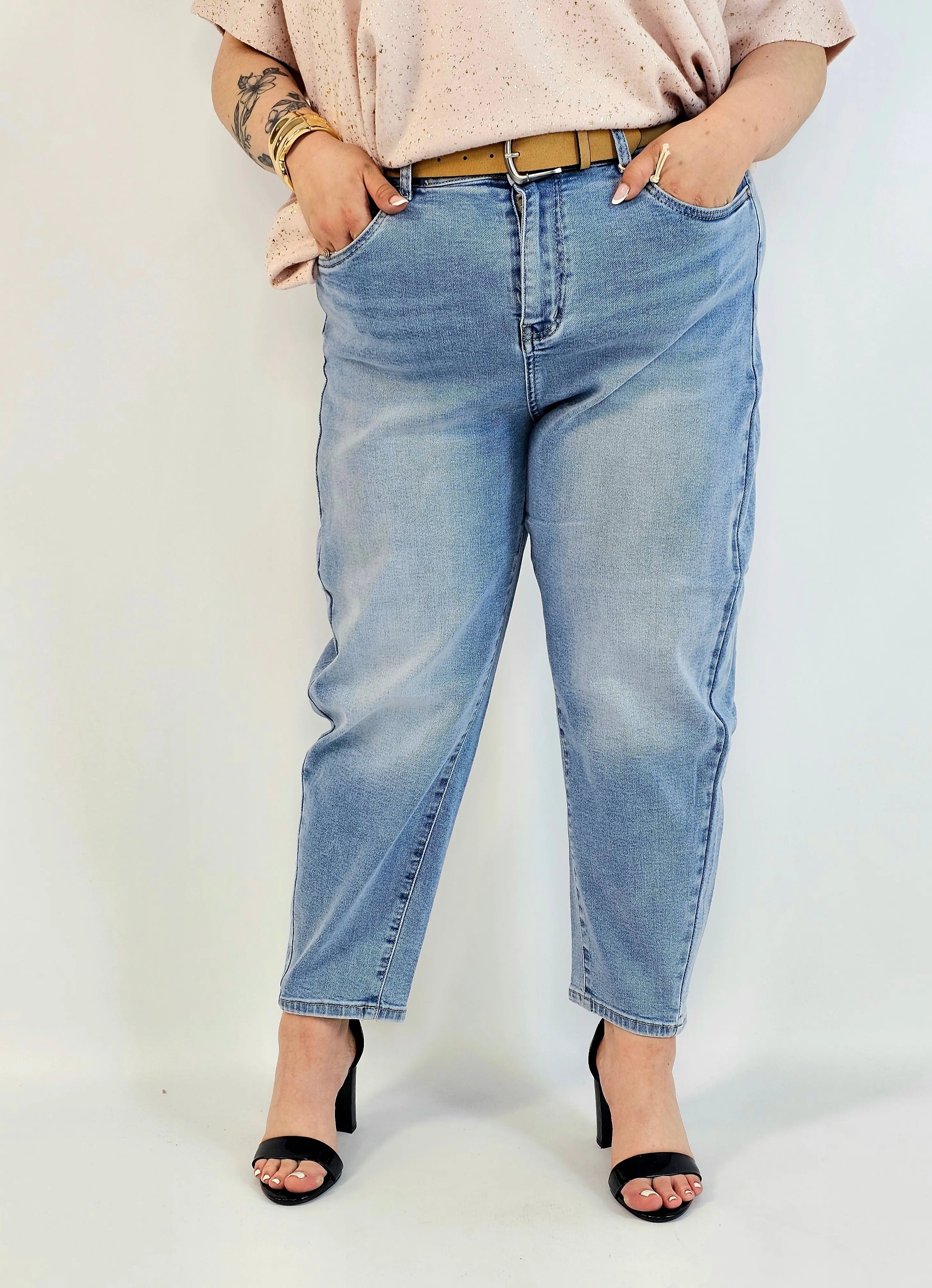 Spodnie plus size jeansy jasny niebieski z wysokim stanem – fason zwężany dołem Stylowa XL