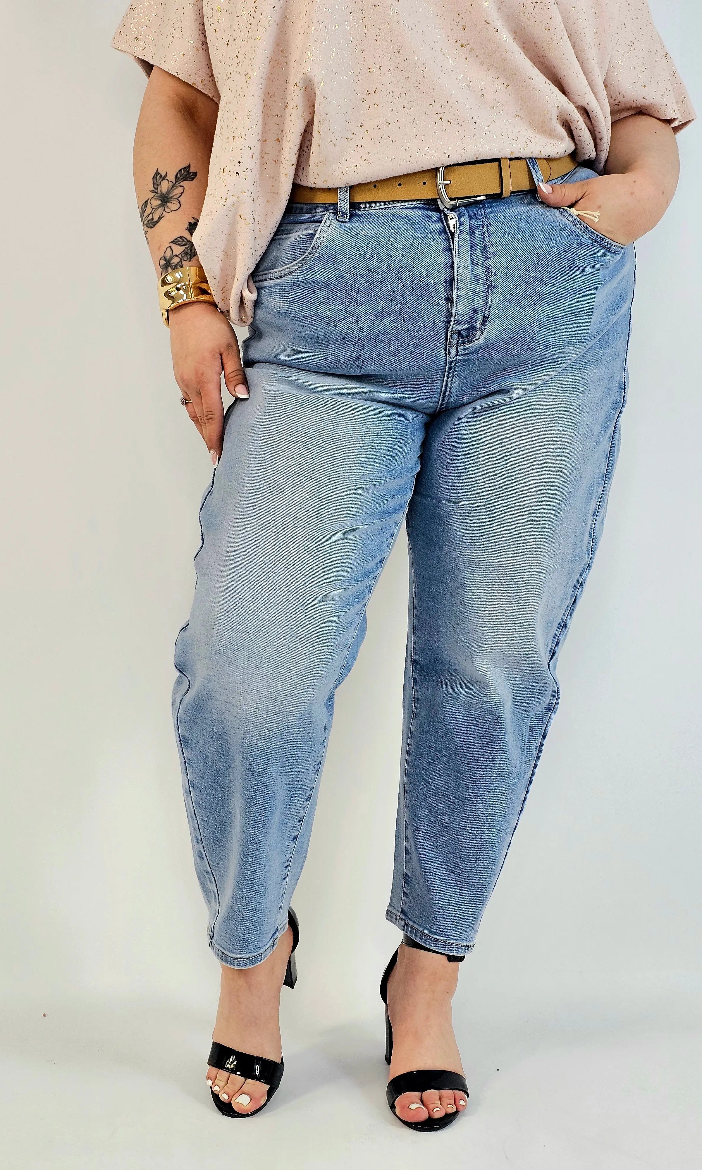 Spodnie plus size jeansy jasny niebieski z wysokim stanem – fason zwężany dołem Stylowa XL