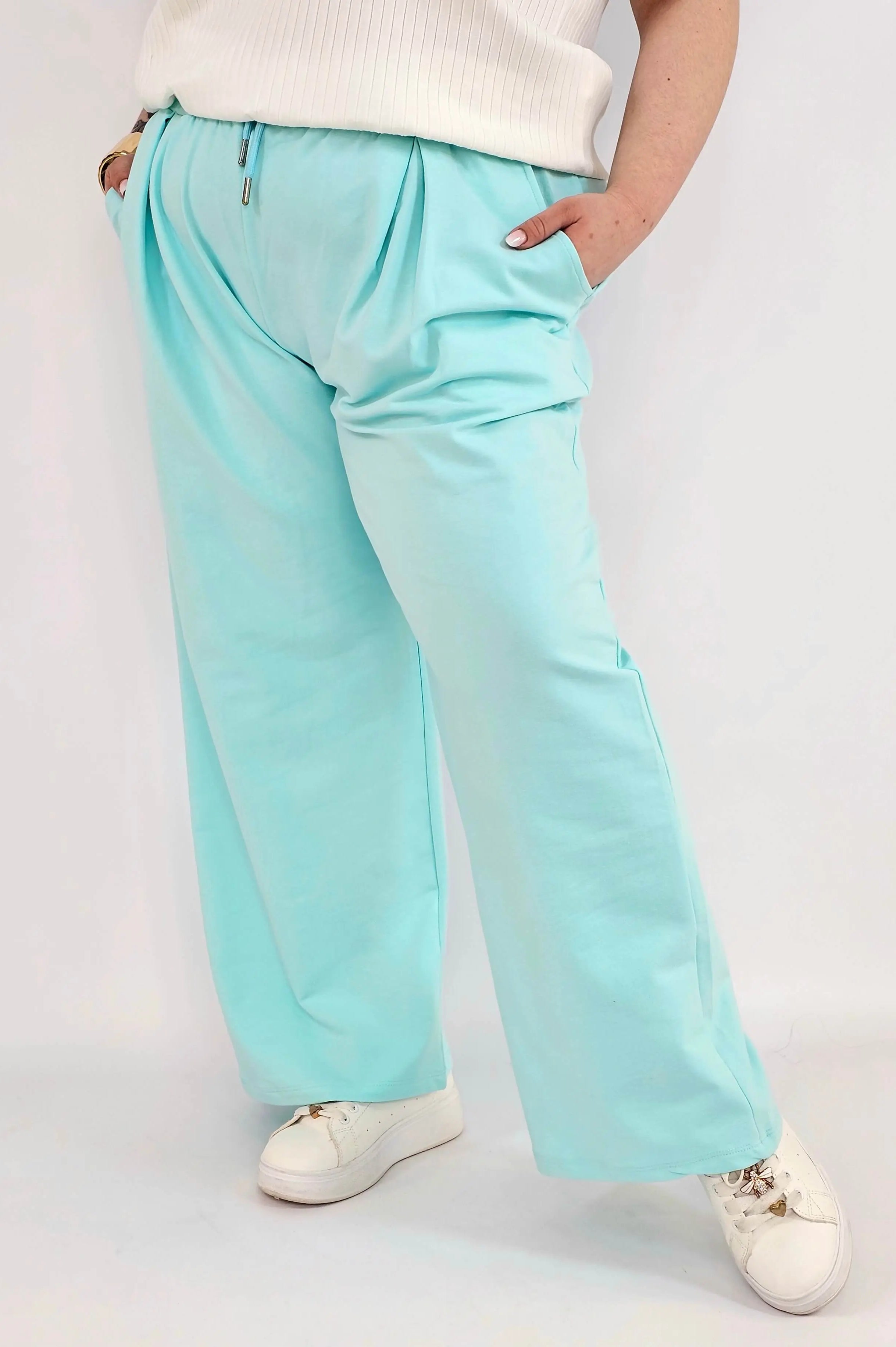 Spodnie plus size szerokie – wygodne spodnie XXL z gumką w pasie Stylowa XL