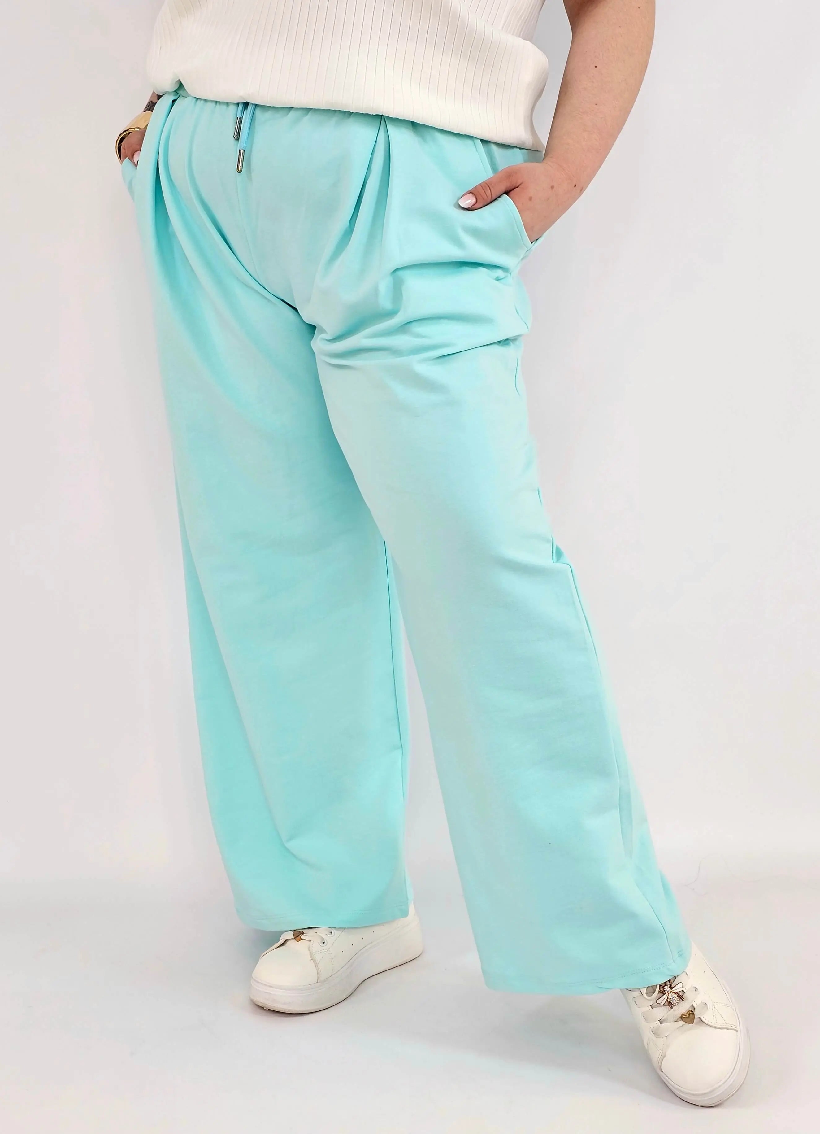 Spodnie plus size szerokie – wygodne spodnie XXL z gumką w pasie Stylowa XL